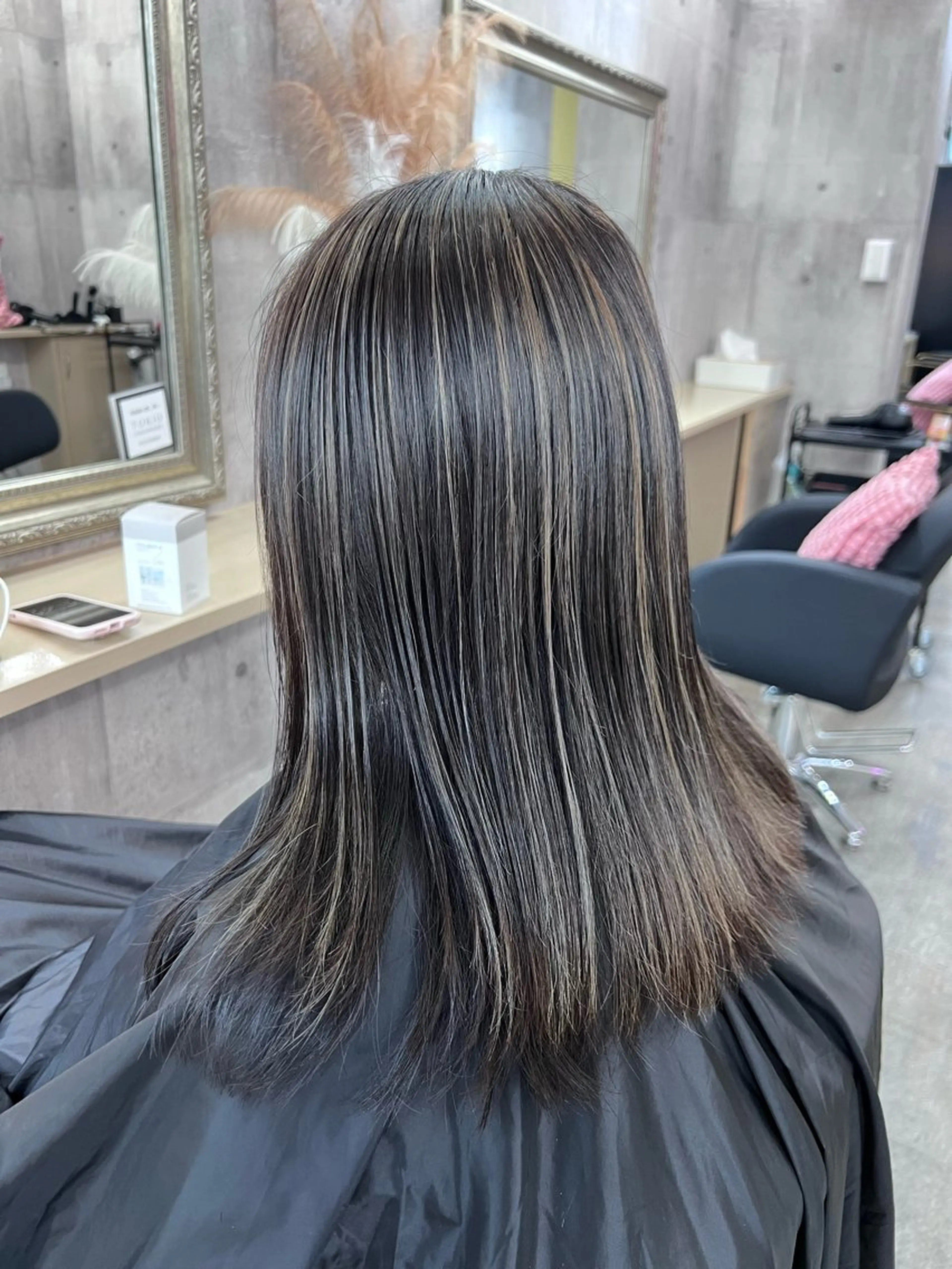 セミロング ハイライト サニーサイド大名 ダブルカラー髪質改善のヘアスタイル