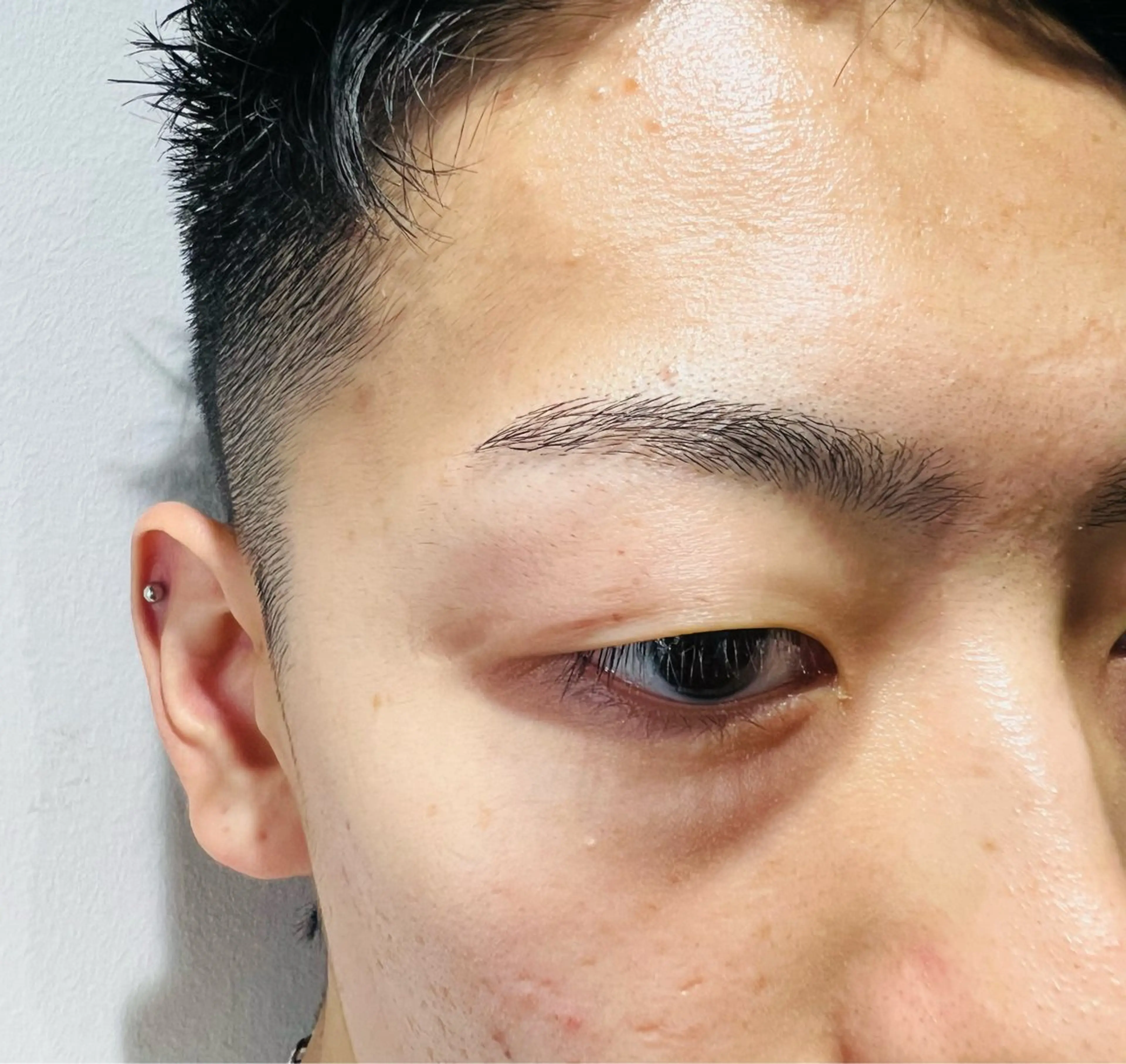 アイブロウ 朝陽 ／メンズヘア特化のヘアスタイル