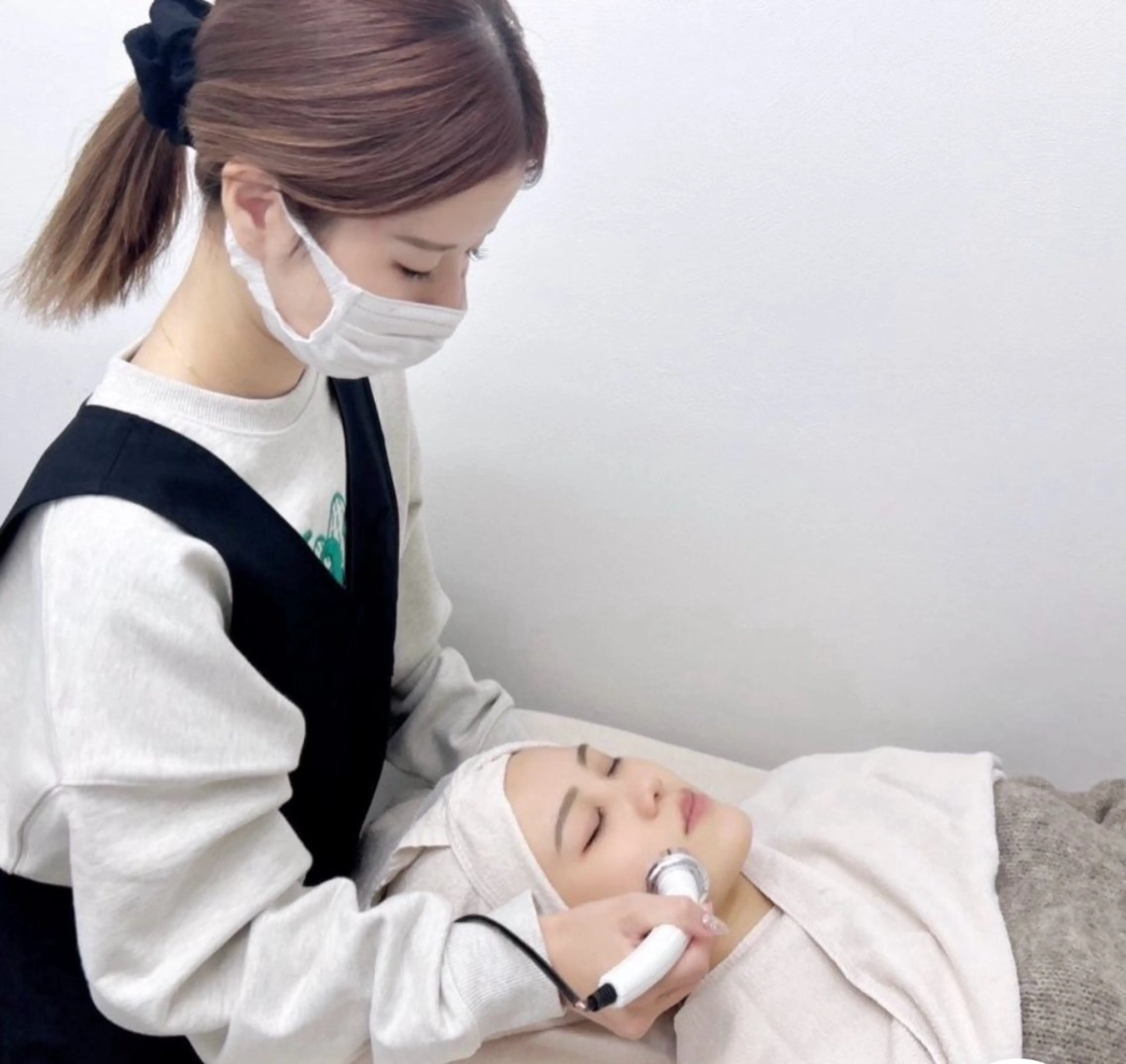 【人気No.1✨】フェイシャルエステ＋最新医療脱毛お好きな1箇所3回無料！の写真