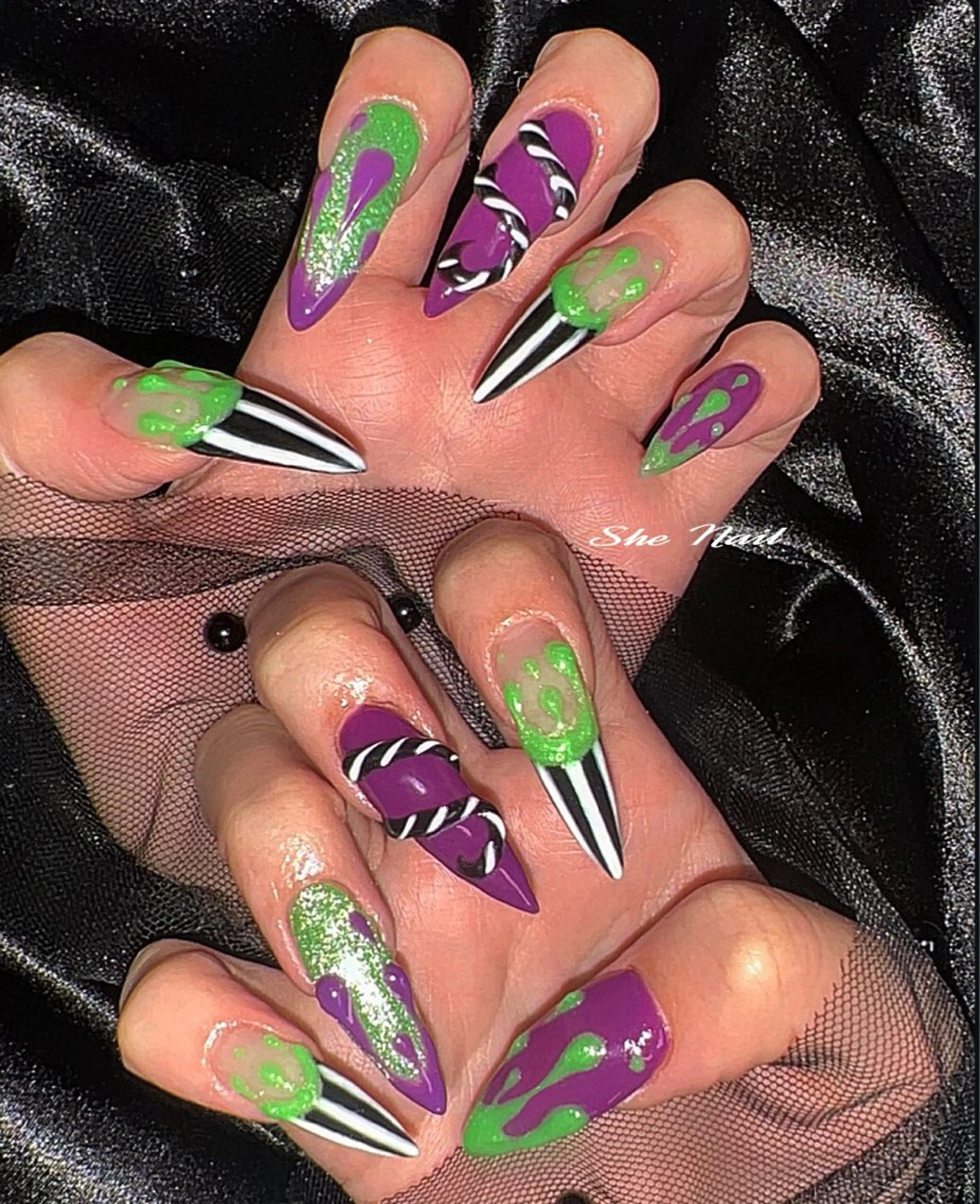 ネイル チークネイル 長さ出し グラデーション ハロウィン ラメ(グリッター) ハンドネイル She   Nail所属・ISA_ BELLAのネイルデザイン