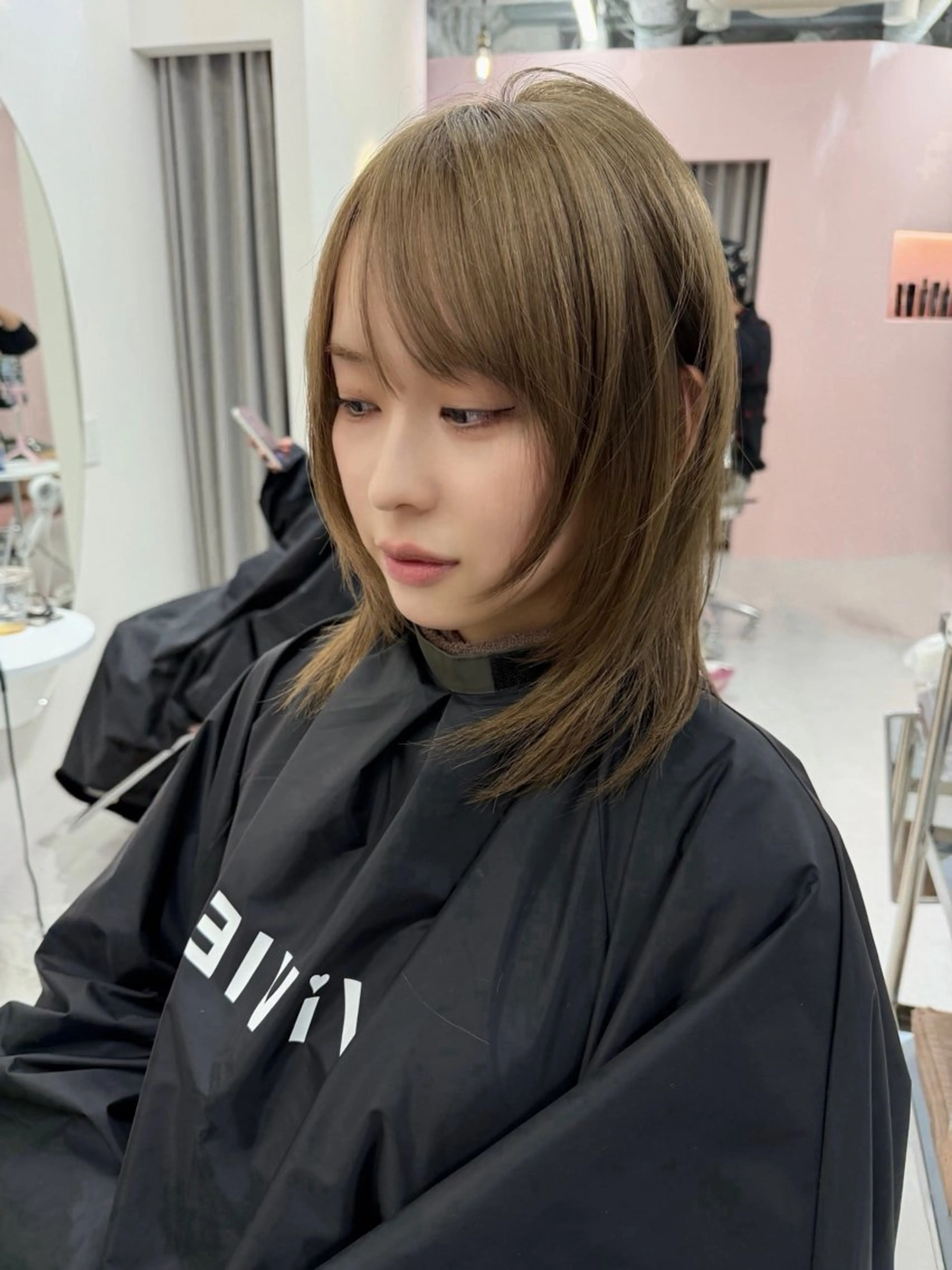 ミディアム カット トリートメント RiA/レイヤーカッ ト/ハッシュカットのヘアスタイル