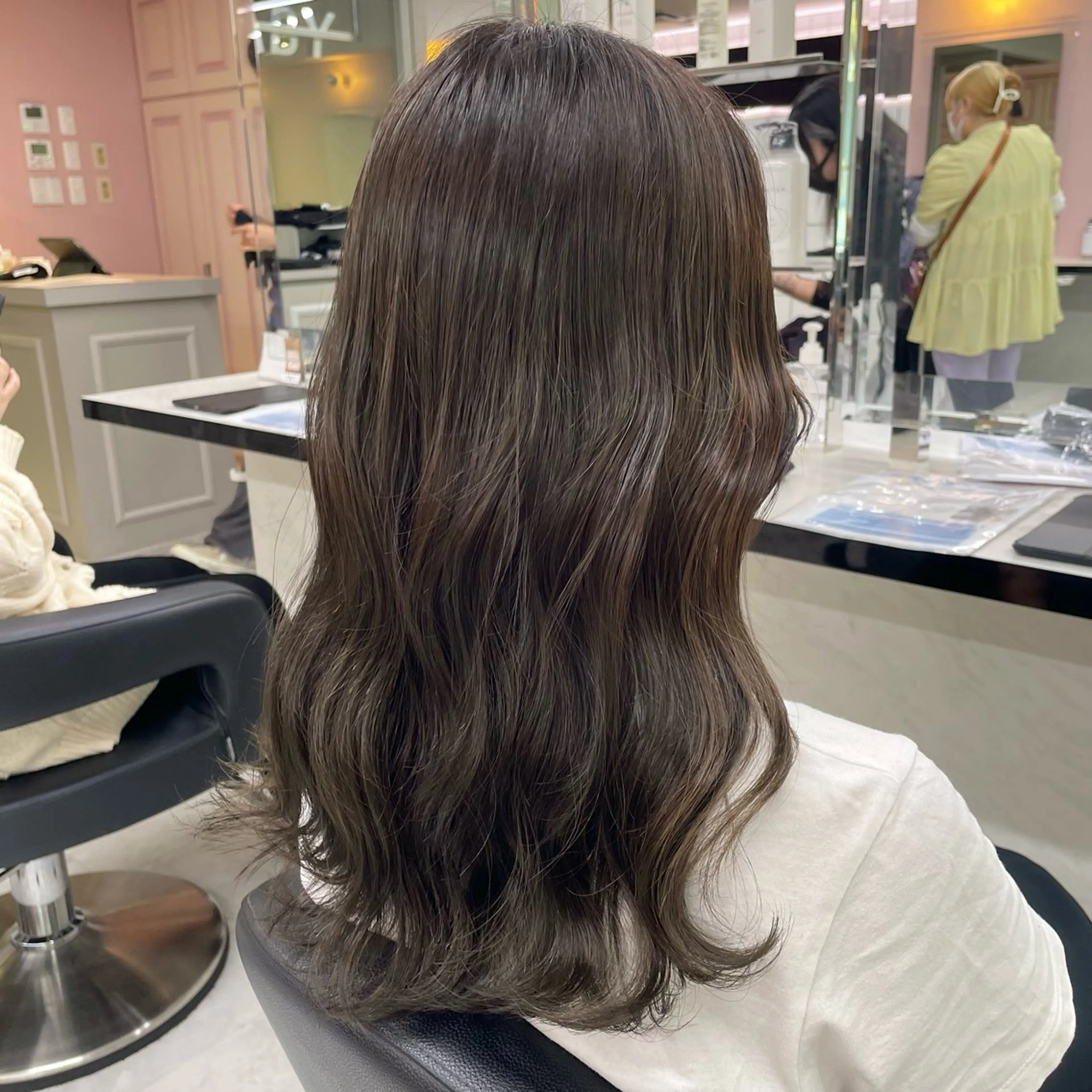 セミロング トリートメント うる艶トレンドヘア 🕊️上野BABYのヘアスタイル