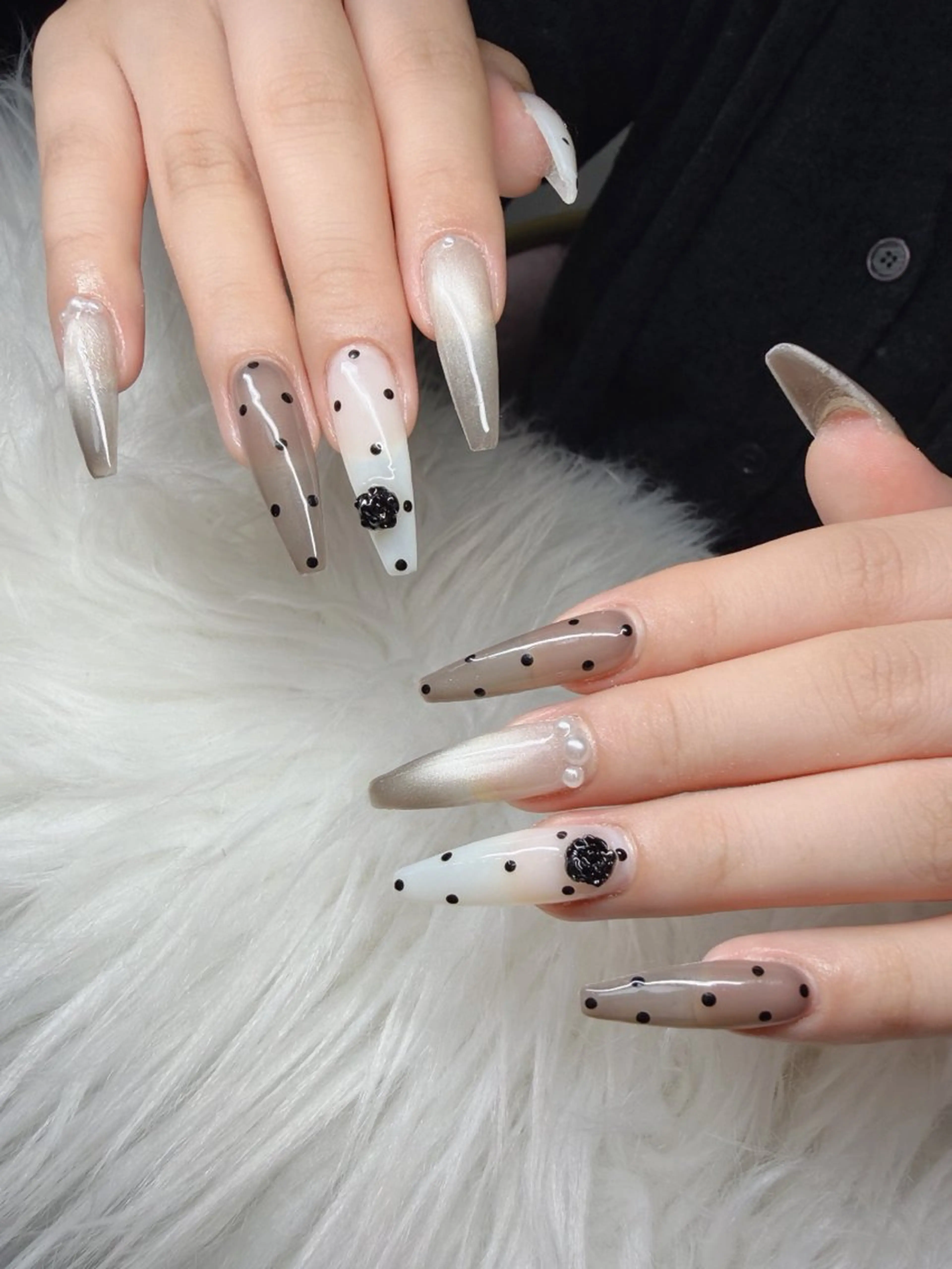 ネイル 長さ出し グラデーション 卒業式 キラキラネイル マグネットネイル Lee Nailsのネイルデザイン