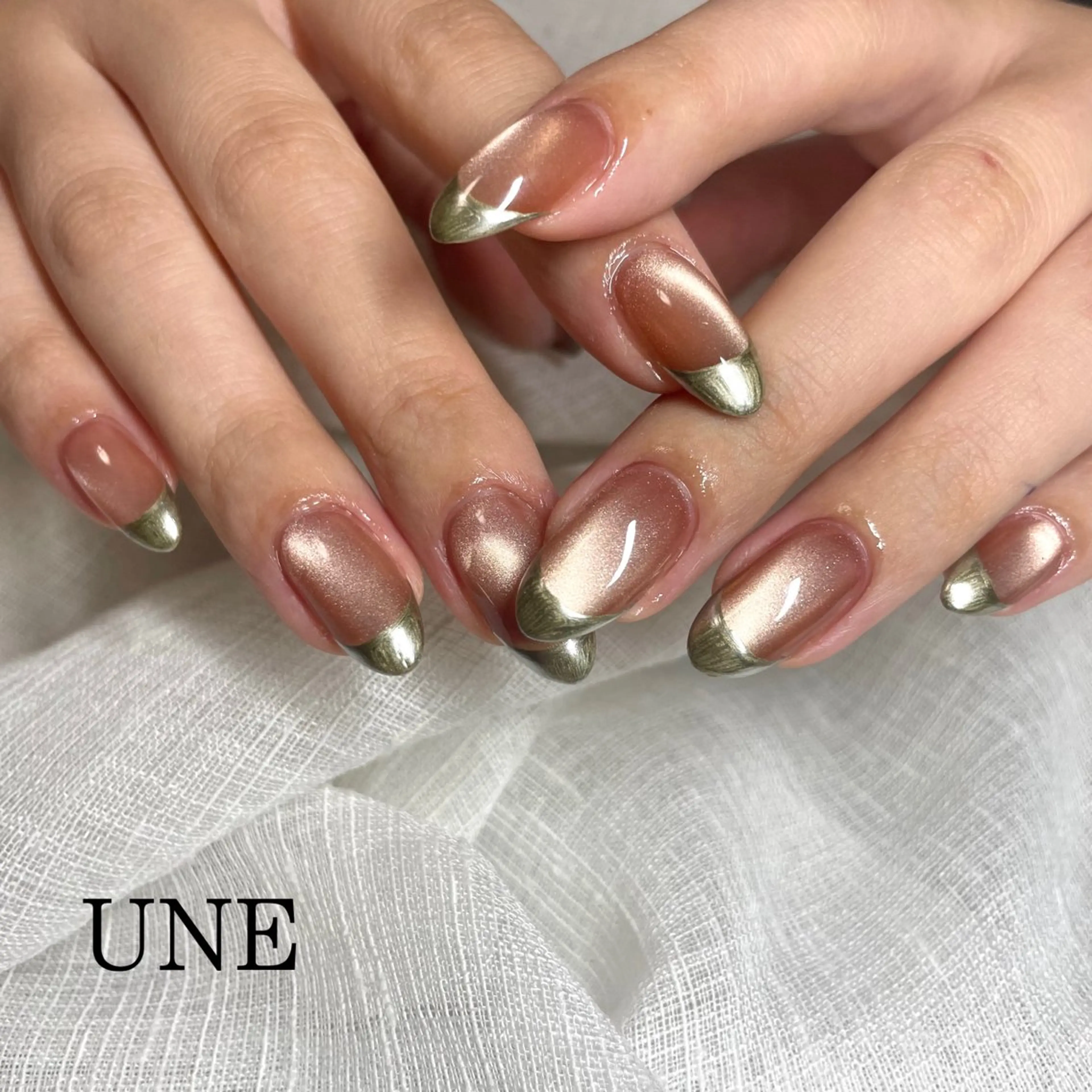 ネイル フレンチネイル ゴールド マグネットネイル UNE.【ユヌ】 Jr.NANAのネイルデザイン