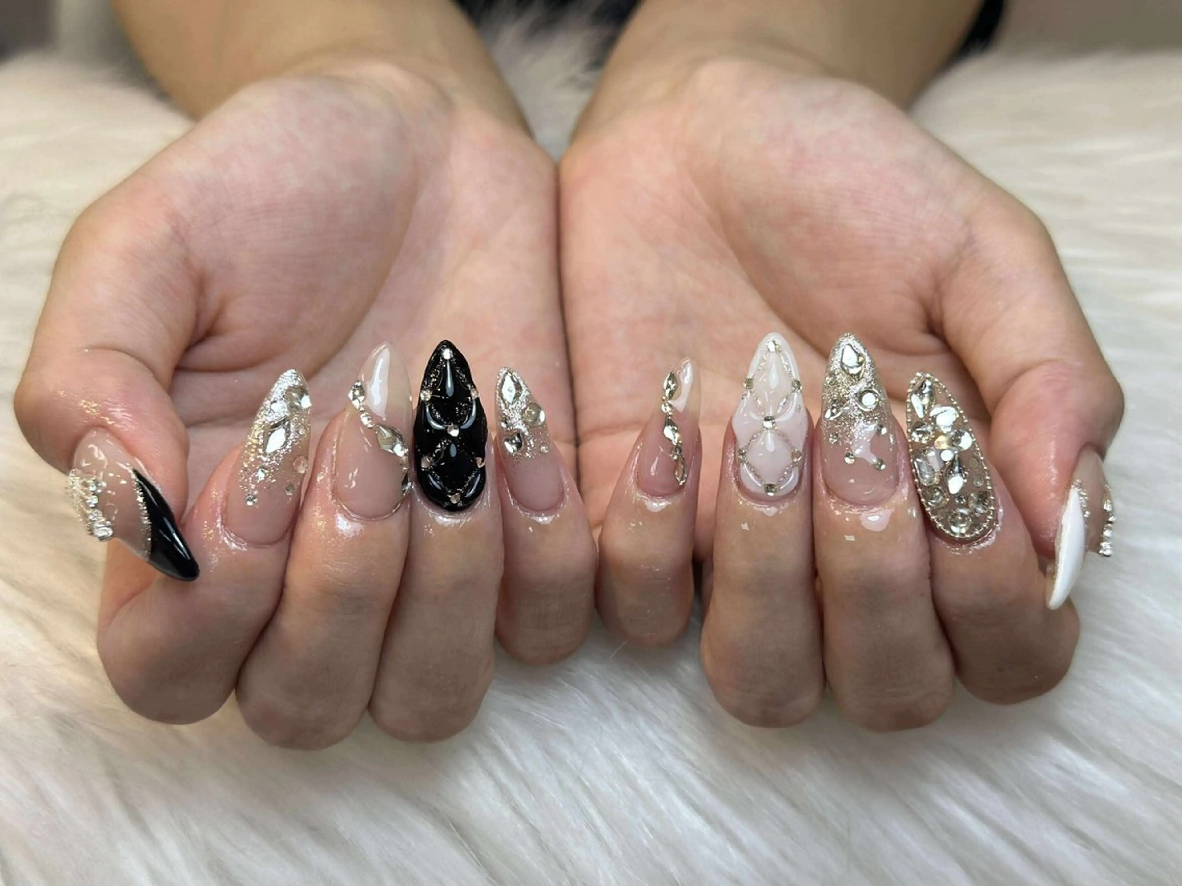 ネイル チークネイル ハート ホログラムネイル ミラーネイル ニュアンスネイル Nie Nail Shinokuboのネイルデザイン