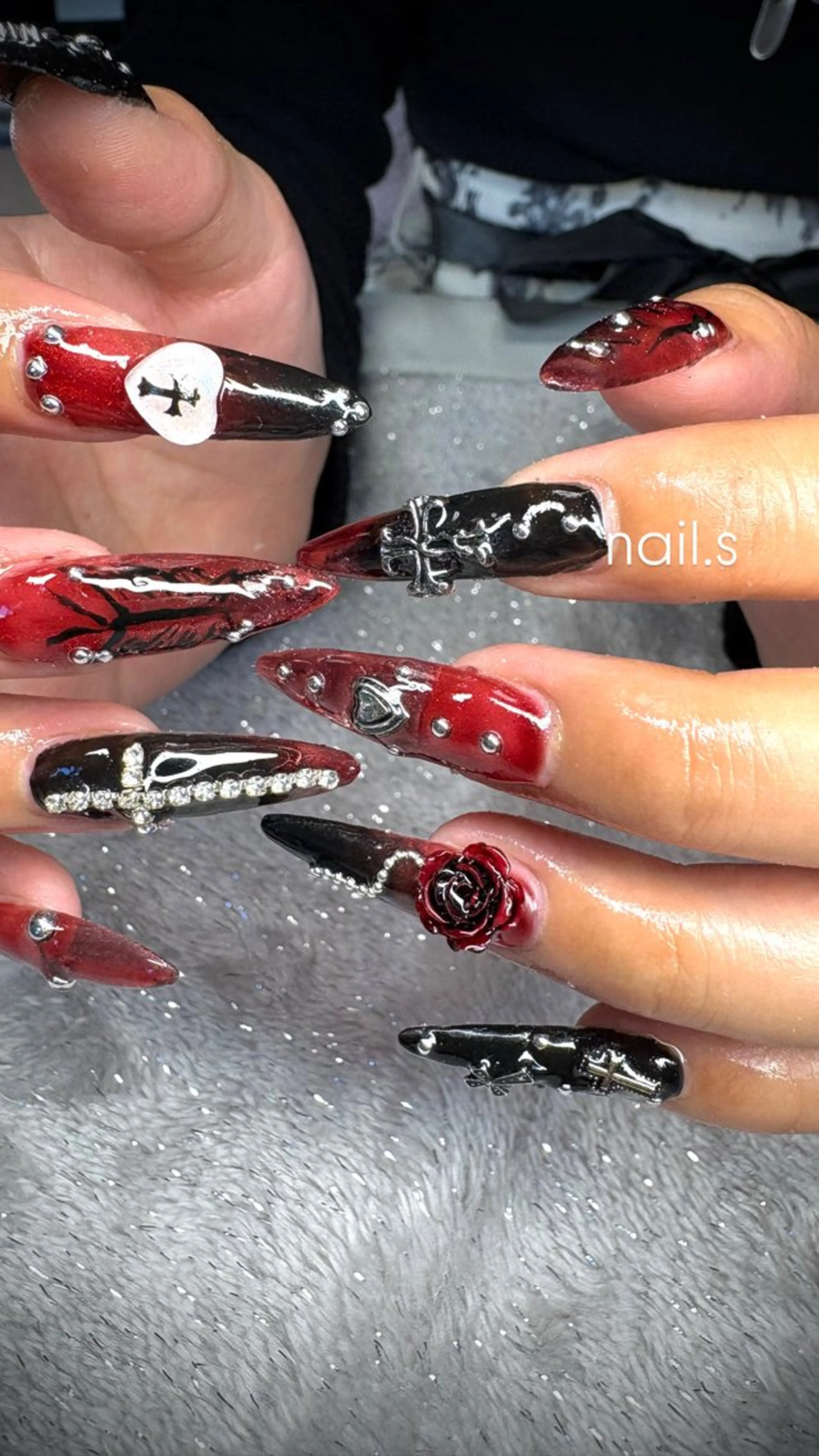 ネイル 長さ出し ロングネイル マグネットネイル 赤色 ハンドネイル nail.s misatoのネイルデザイン