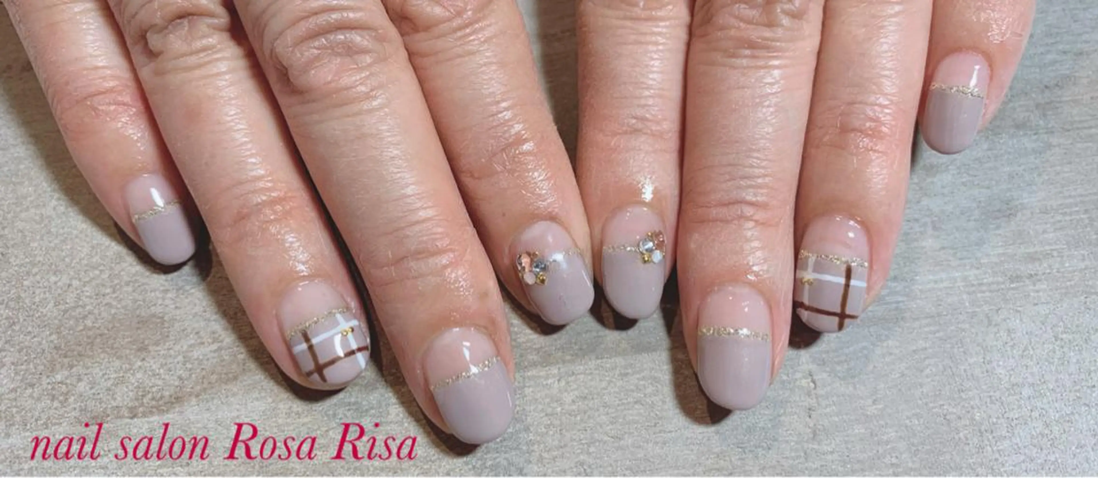 ショート ネイル フレンチネイル ネイルスタジオ シェイクユアハンズのネイルデザイン