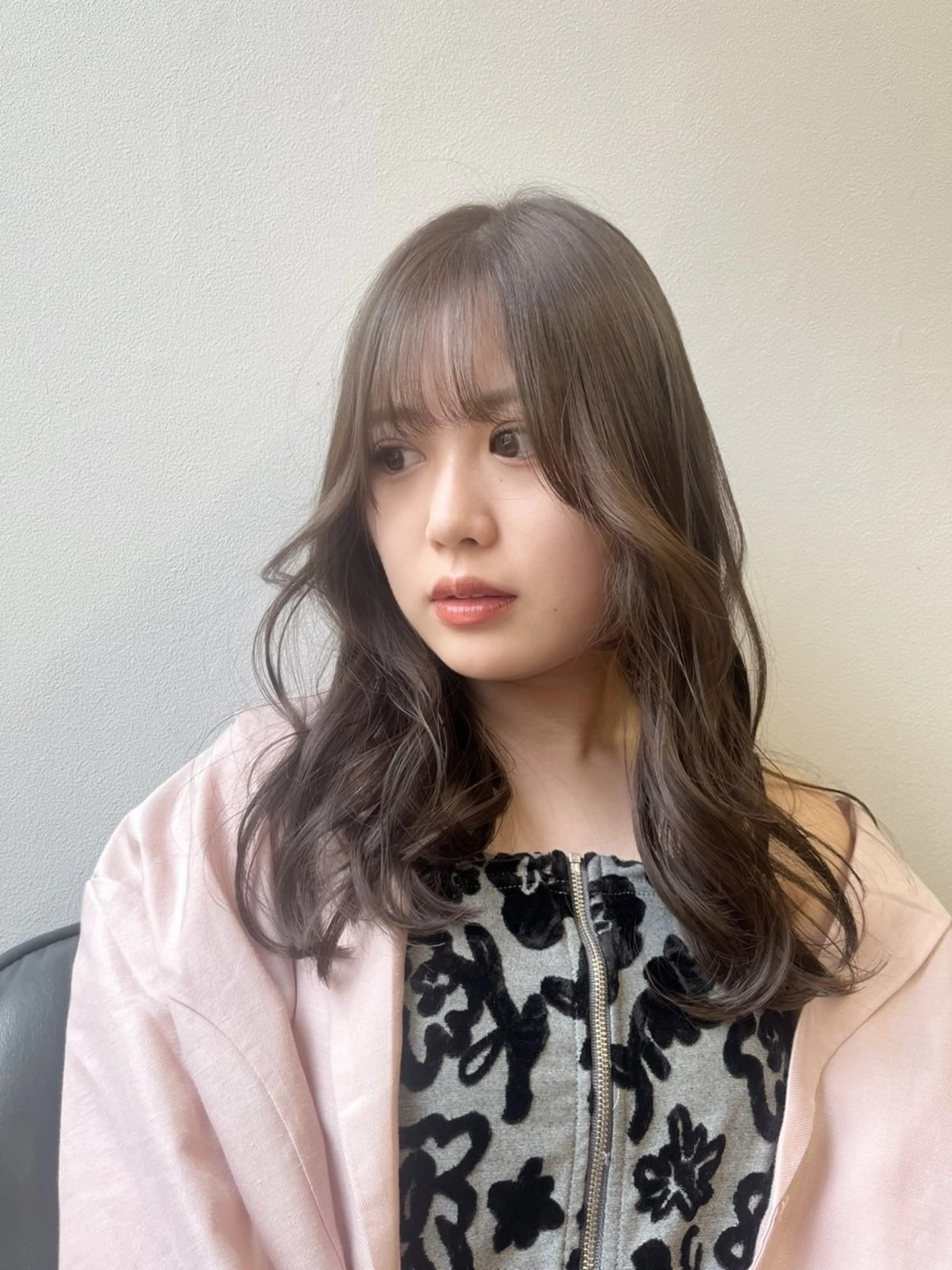 セミロング カラー ブリーチ デザインカラー ハイトーンカラー 髪質改善 縮毛矯正 JIN/暖色カラー /髪質改善/艶髪のヘアスタイル