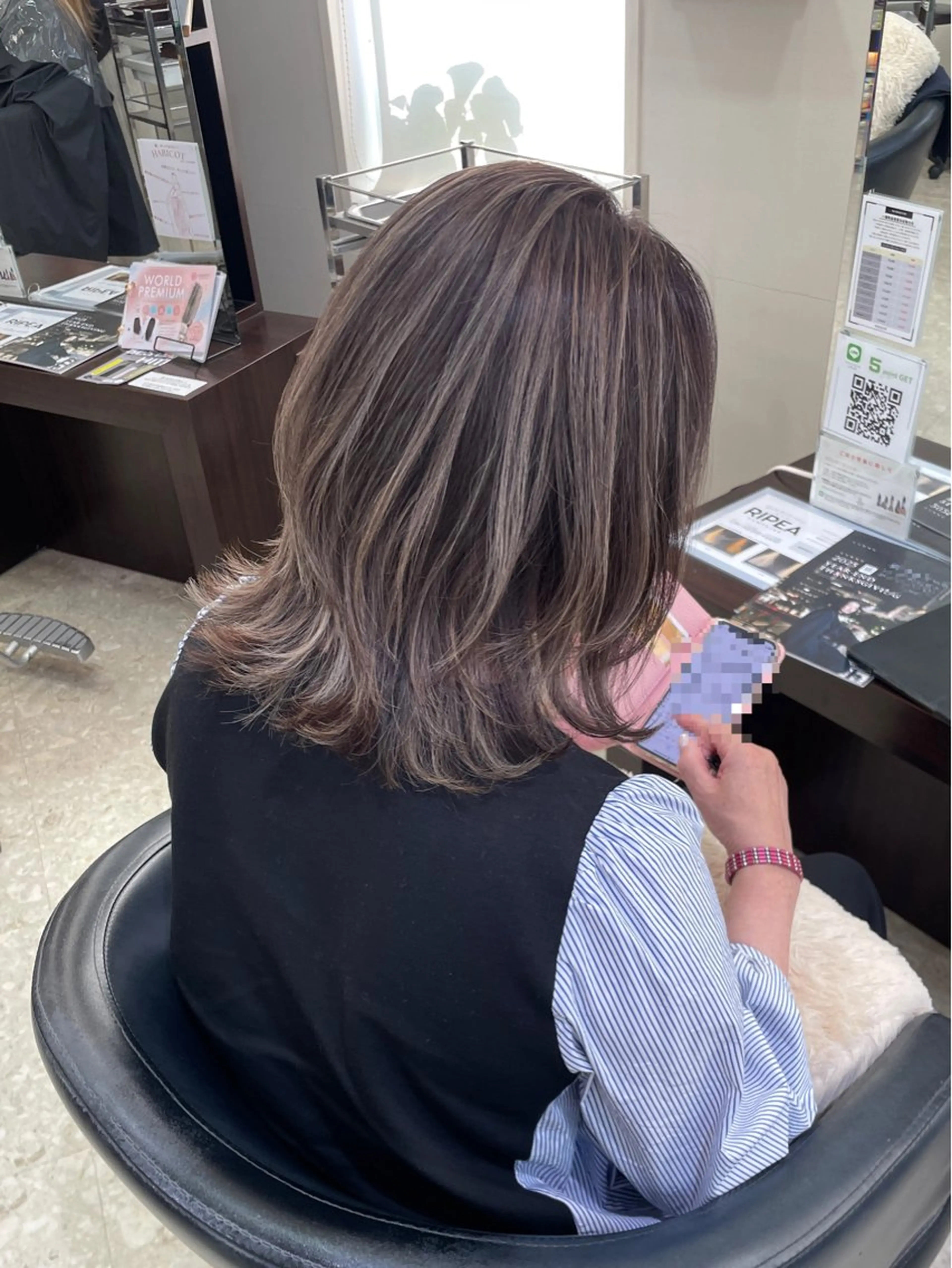 ミディアム ハイライト カット ヘアカラー 平田 華菜のヘアスタイル