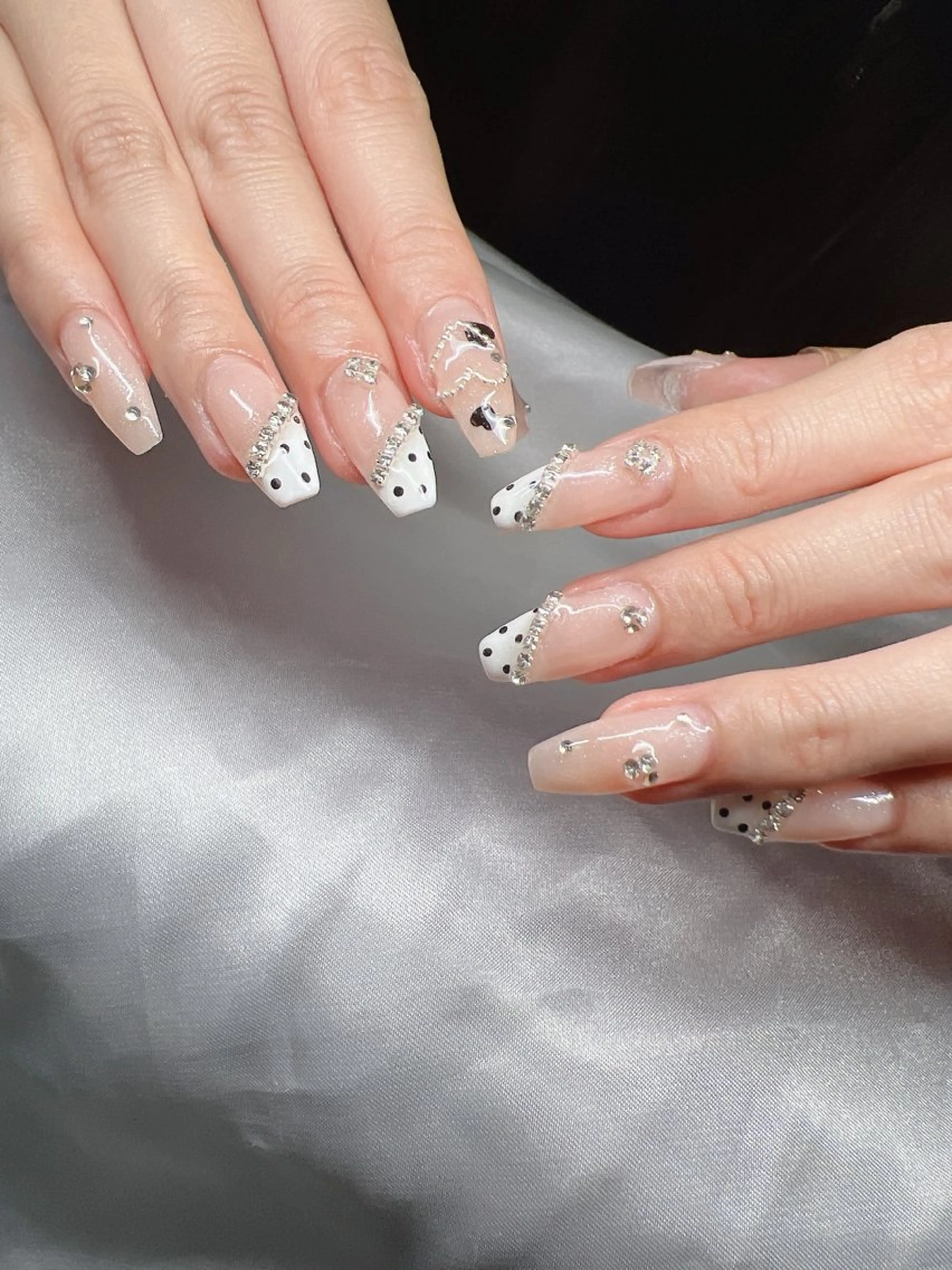 ネイル 長さ出し グラデーション 卒業式 キラキラネイル マグネットネイル Lee Nailsのネイルデザイン