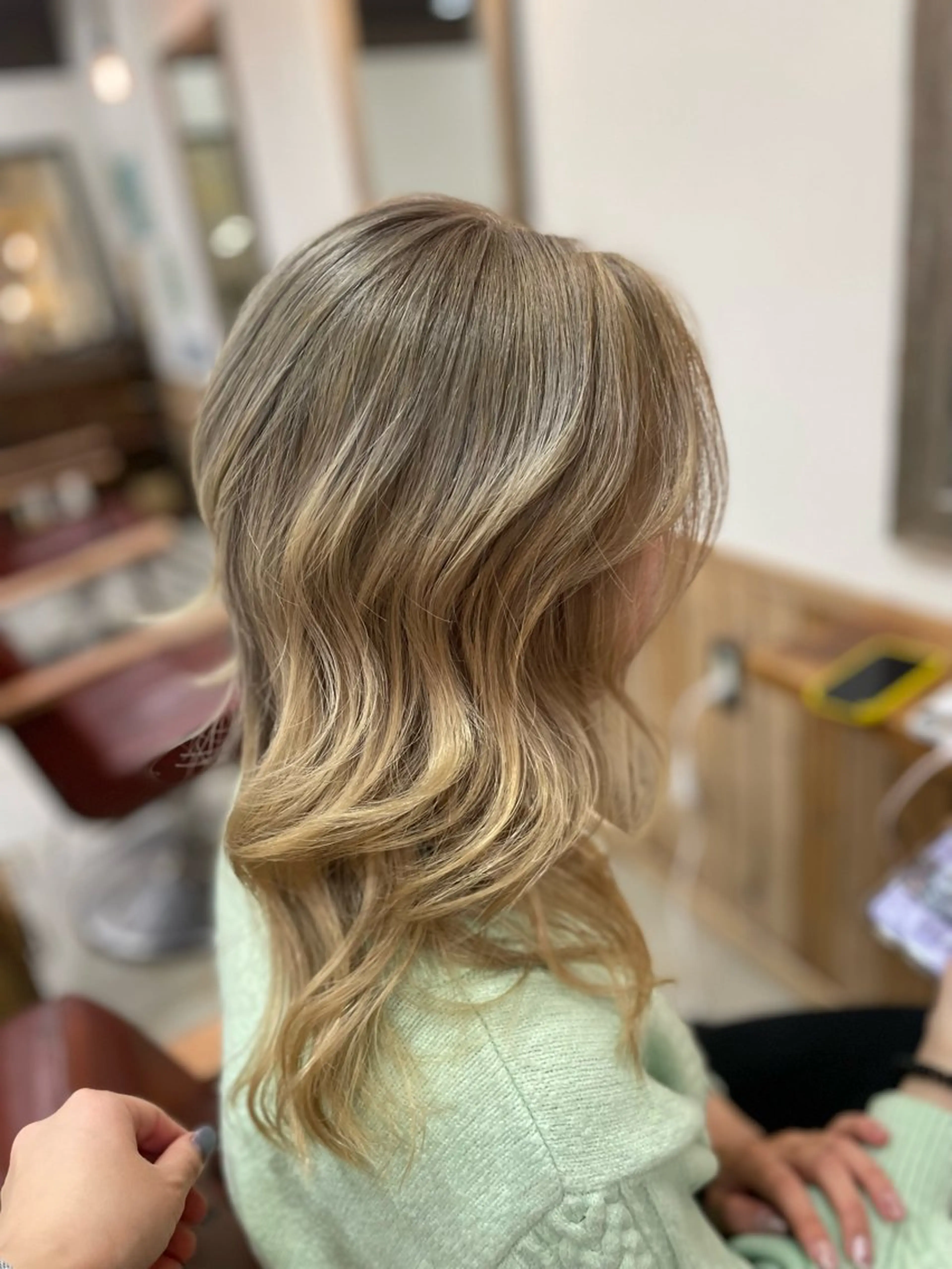 セミロング カラー Kana .のヘアスタイル