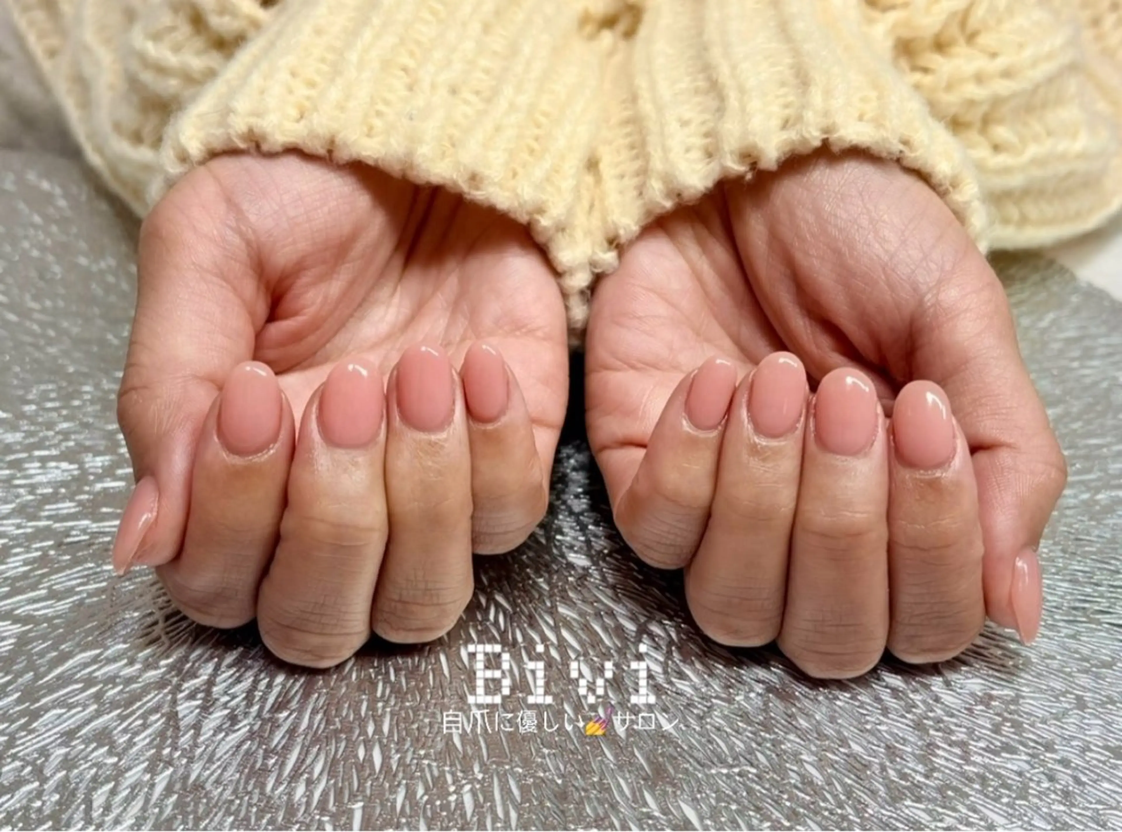ネイル ラメ(グリッター) 持ち込み オフィスネイル ワンホンネイル 冬ネイル ハンドネイル ハンドケア ♡Bivi♡自爪に 優しいネイルサロンのネイルデザイン