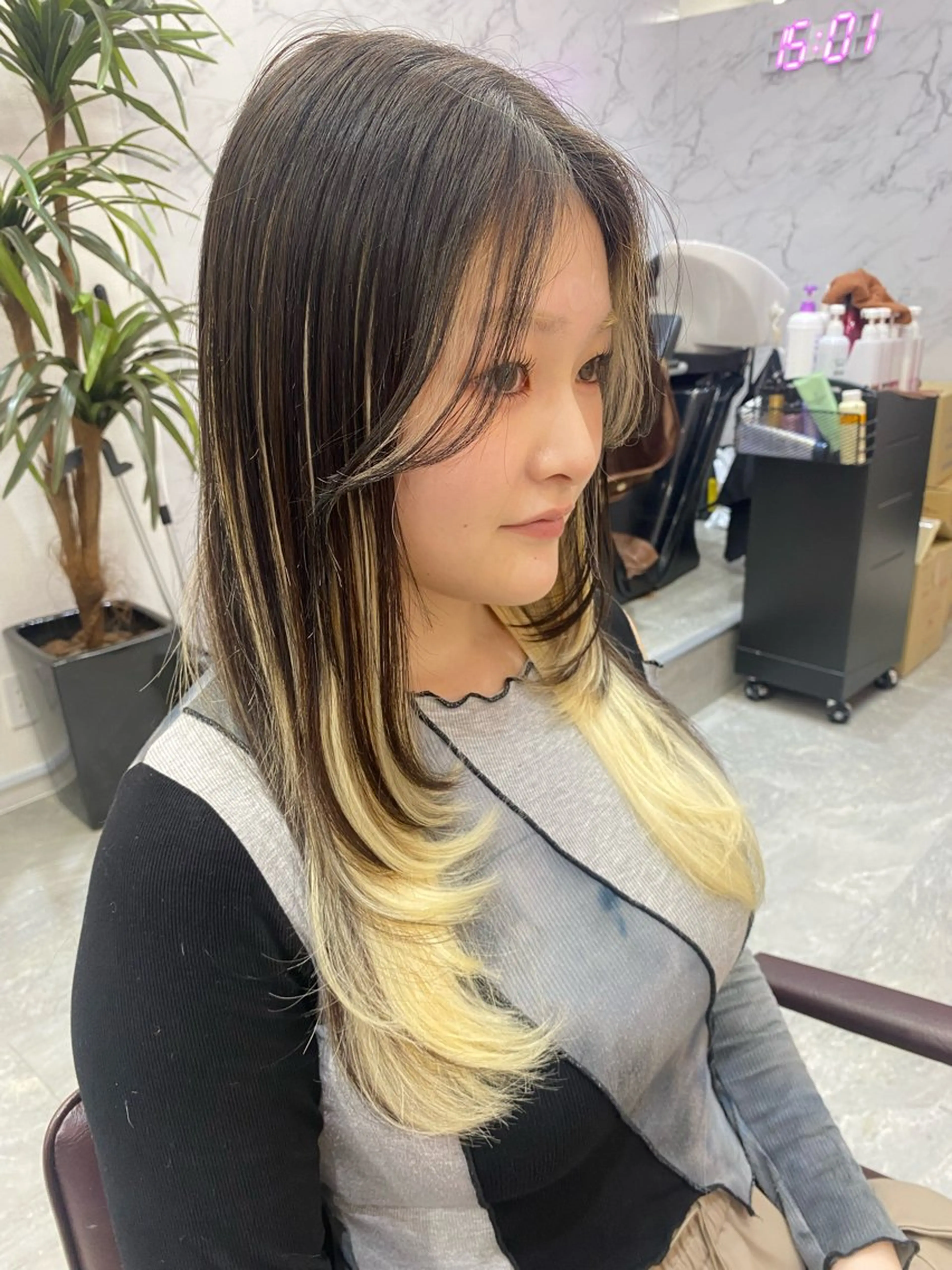 ロング レイヤーカット ウルフカット PREss Natsumiのヘアスタイル