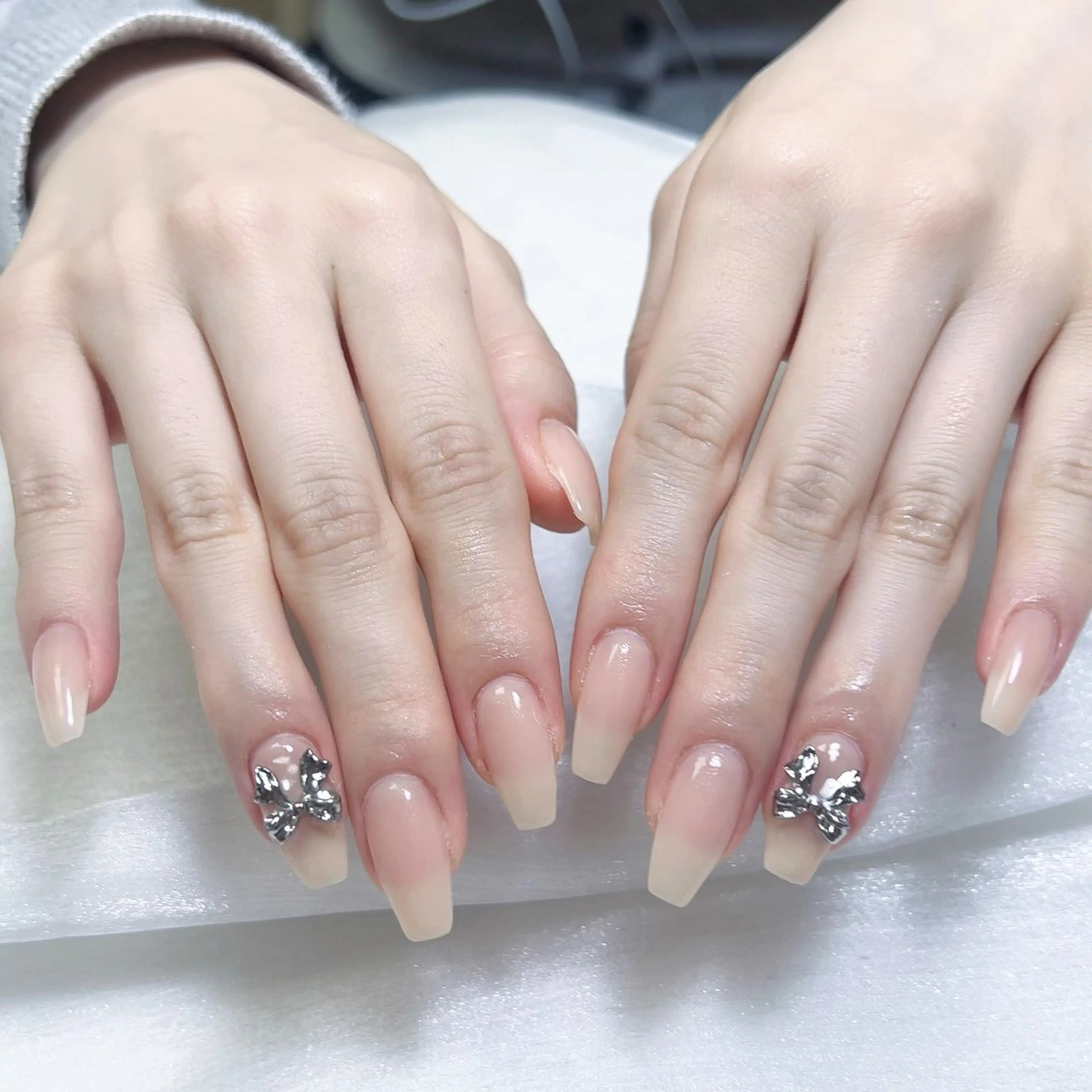 ネイル アートネイル オーロラネイル ガーリー キラキラネイル 韓国ネイル Nail salon 木にいるのネイルデザイン