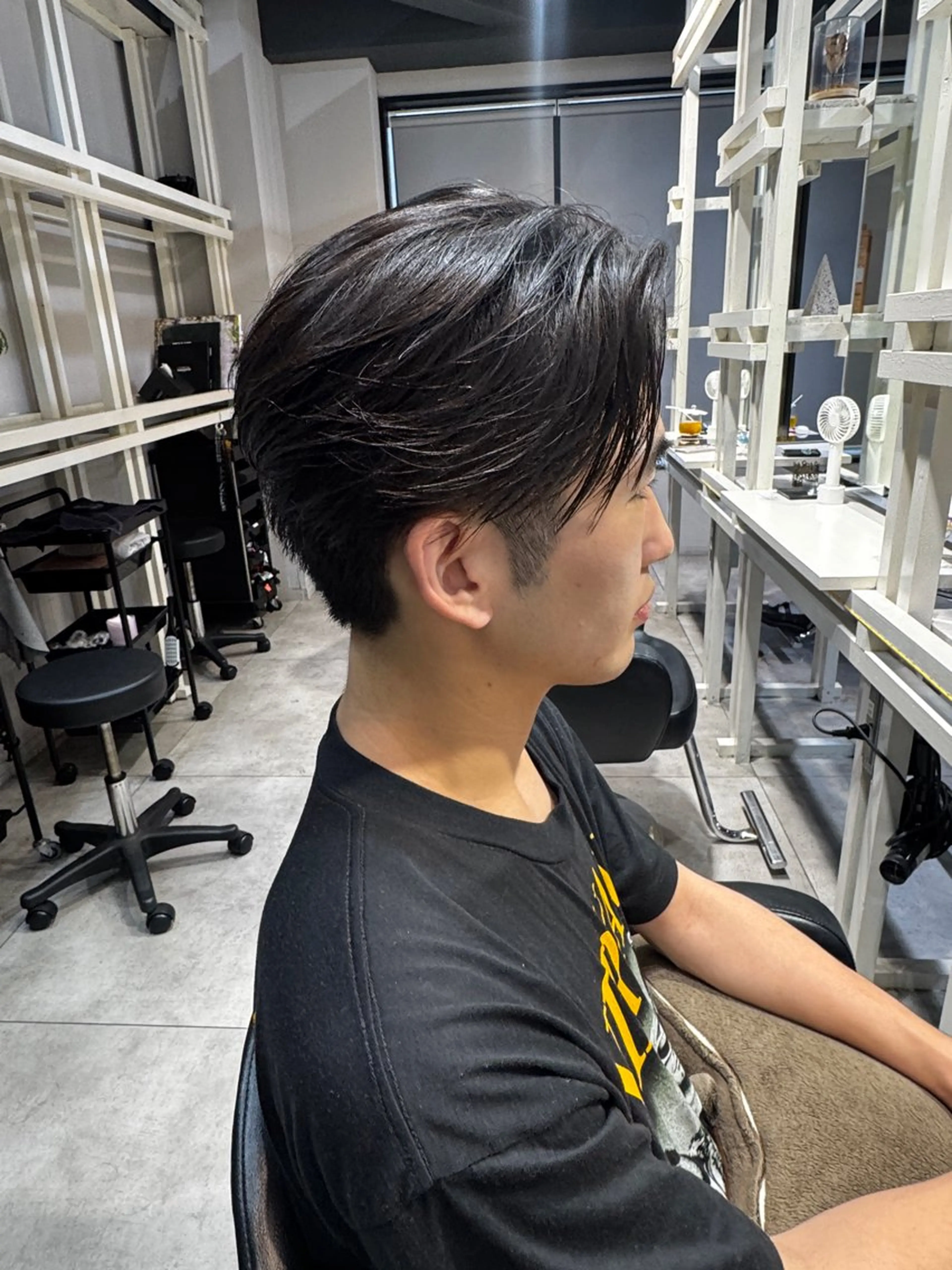 ミディアム メンズ センターパート カット ヘッドスパ Dxxxx III所属・似合う髪型が 分からない方へのヘアスタイル