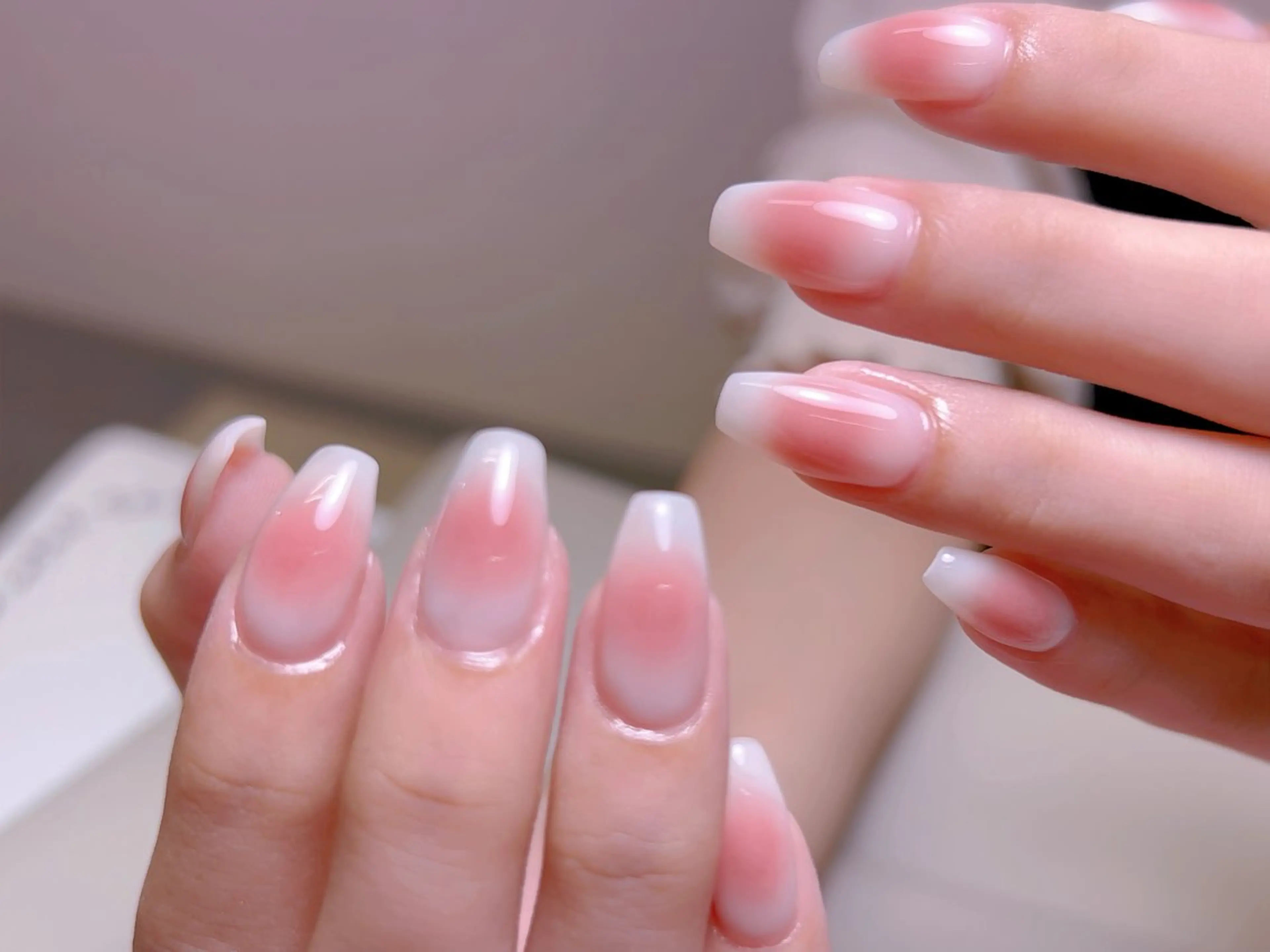ネイル フレンチネイル ジェルネイル グラデーション 韓国ネイル マグネットネイル ハンドネイル 【長さ出し】 IRIS NAILのネイルデザイン