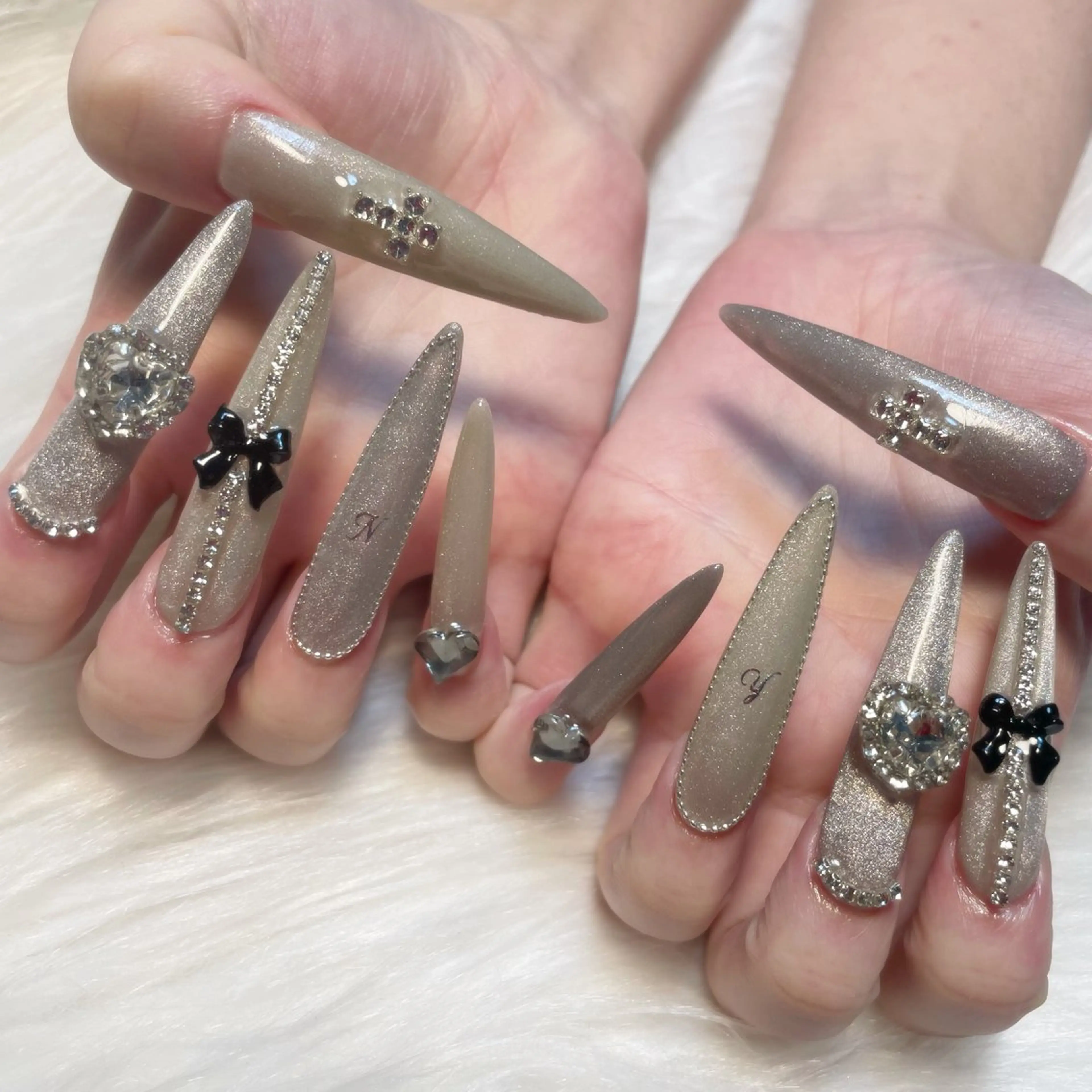 ネイル ハンドネイル ゴテゴテ💙ワンホン リオナのネイルデザイン