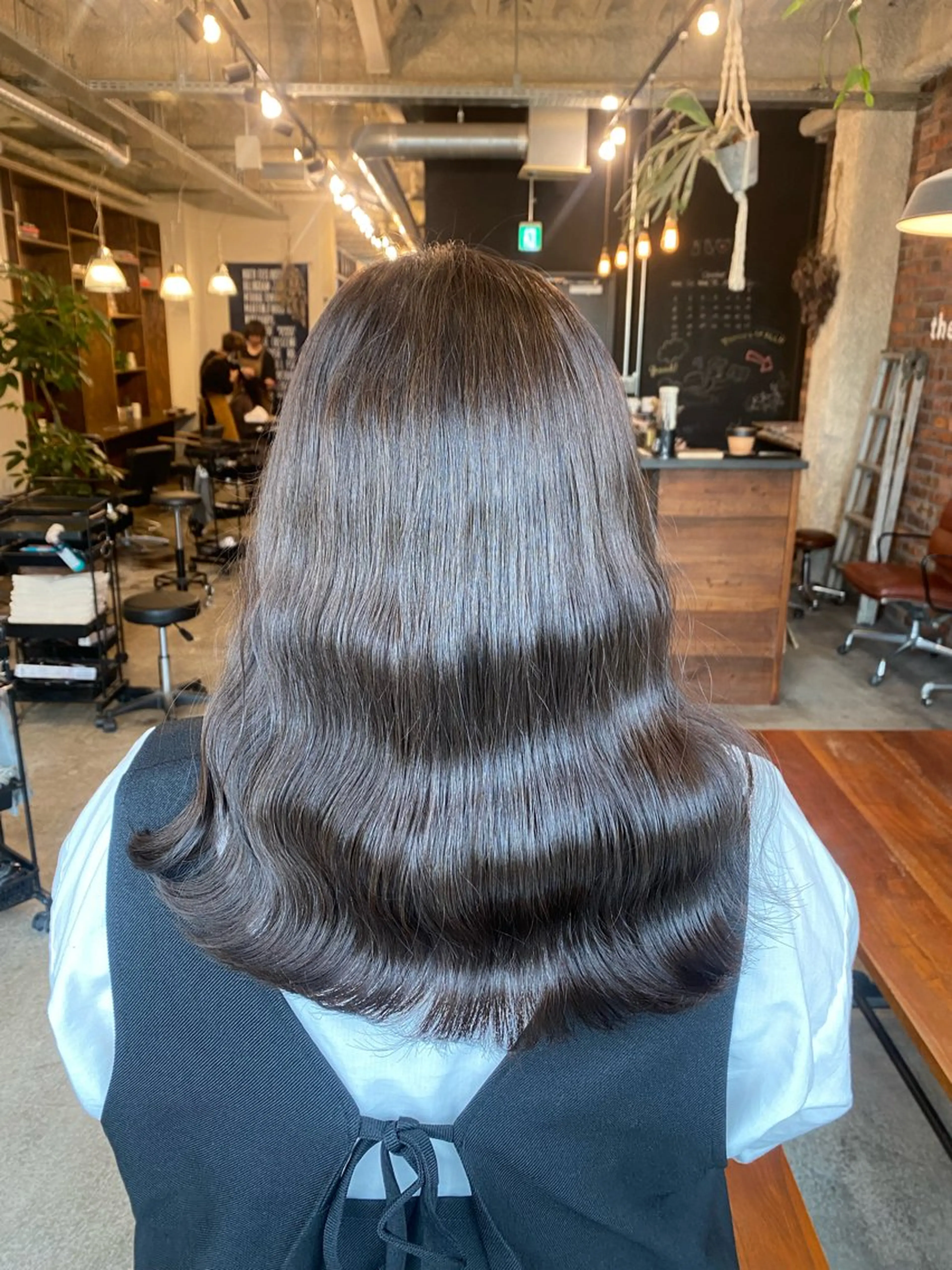 ミディアム カラー グレージュ カット ヘアカラー the BRIDGE 加藤みのりのヘアスタイル