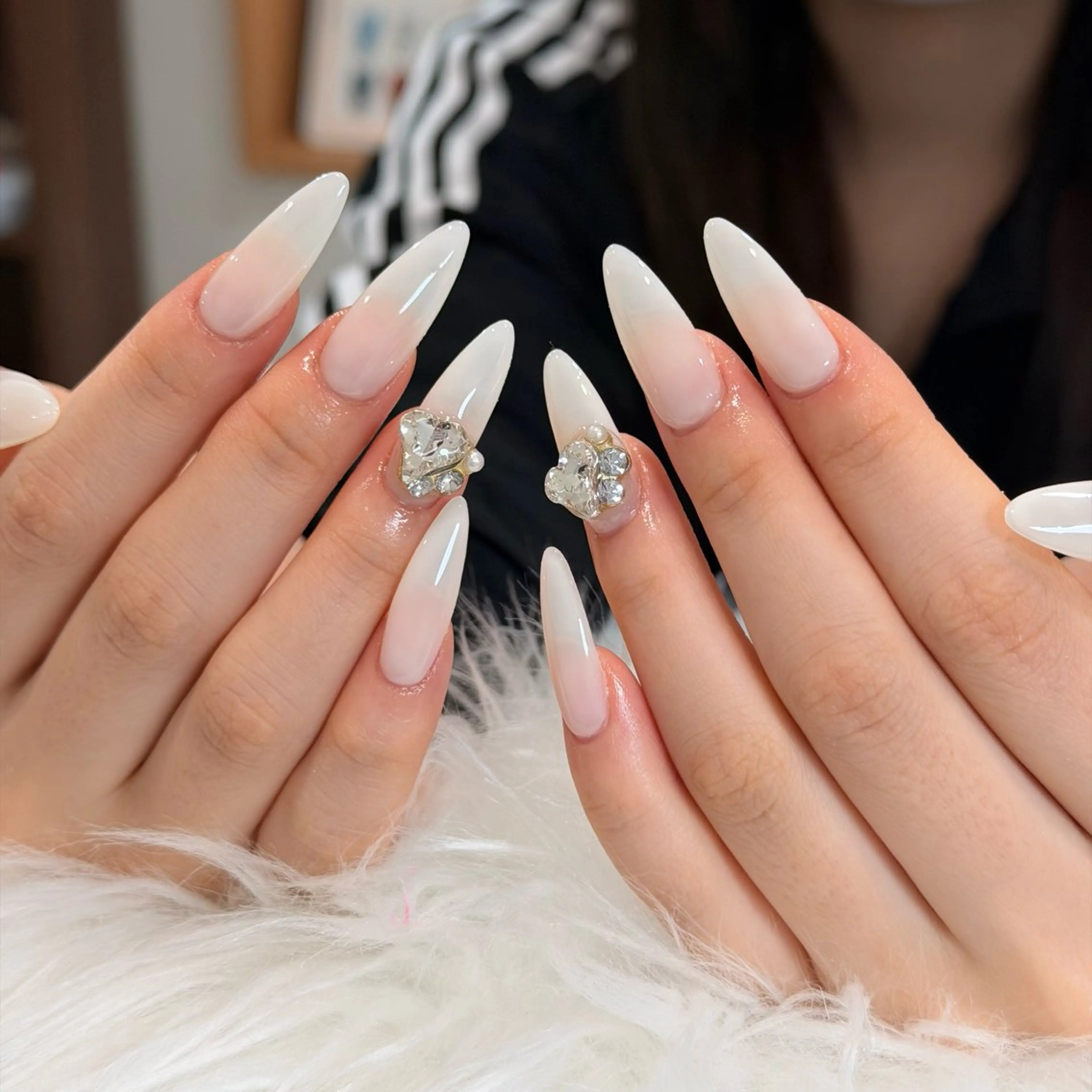 ネイル オーロラネイル 長さ出し フラッシュネイル フレンチネイル ジェルネイル ハンドネイル Luci Nailのネイルデザイン