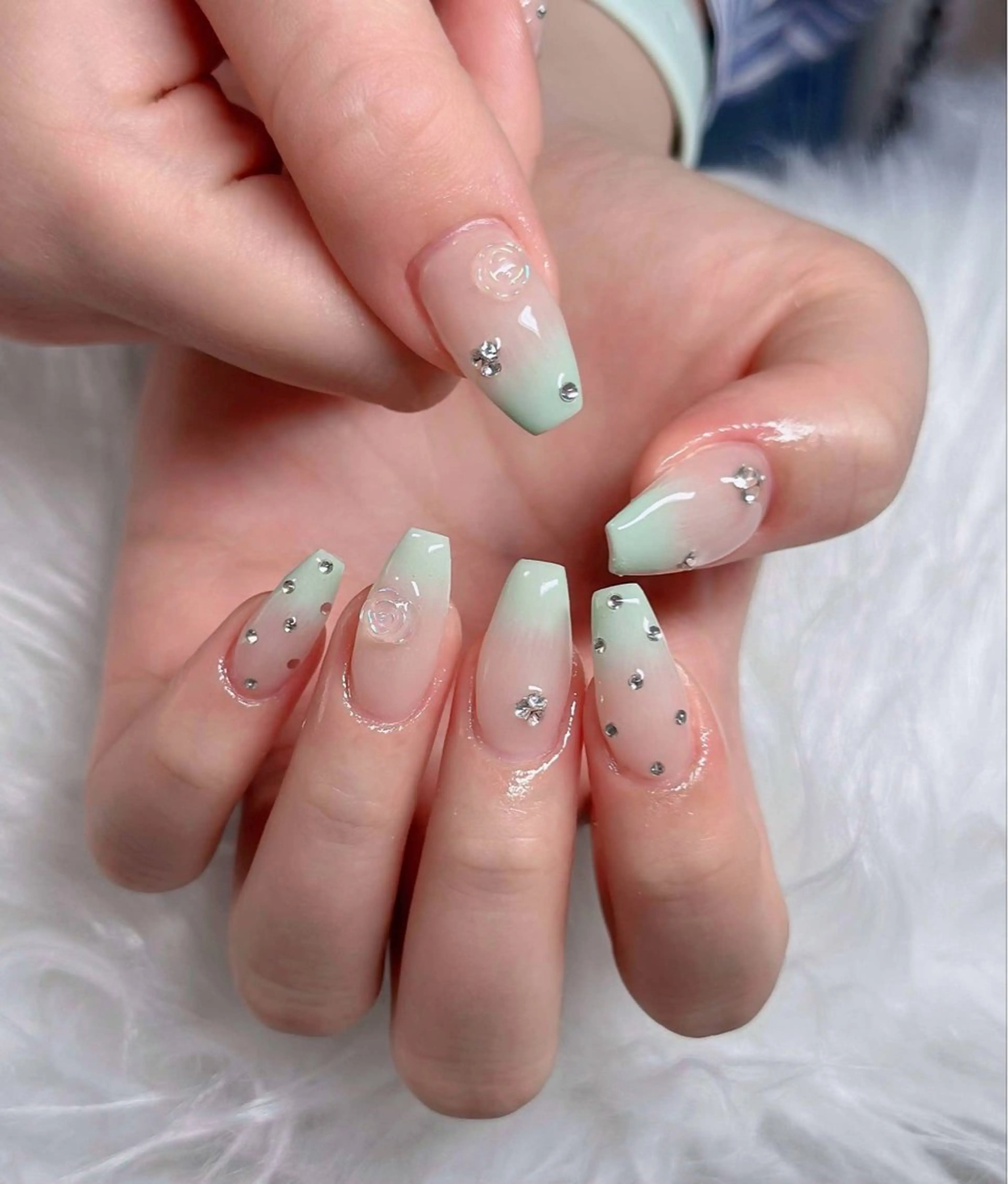 ネイル オーロラネイル フレンチネイル ジェルネイル ハロウィン キラキラネイル ハンドネイル H.baby Nail Salonのネイルデザイン