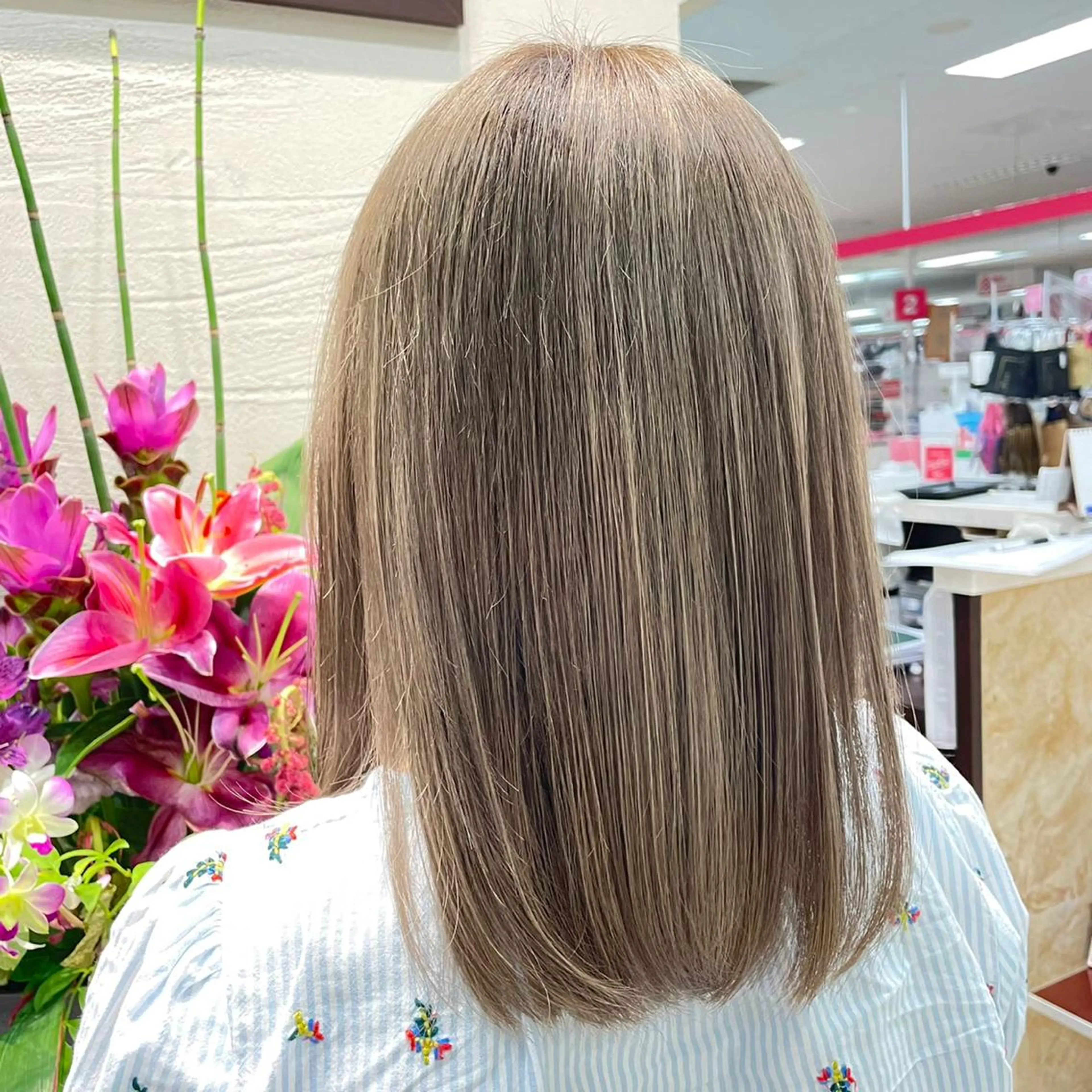 セミロング カラー ベージュカラー ブリーチ ケアブリーチ ミルクティーベージュ ヘアカラー トリートメント ✨髪質改善矯正× ブリーチ✨YU-KIのヘアスタイル