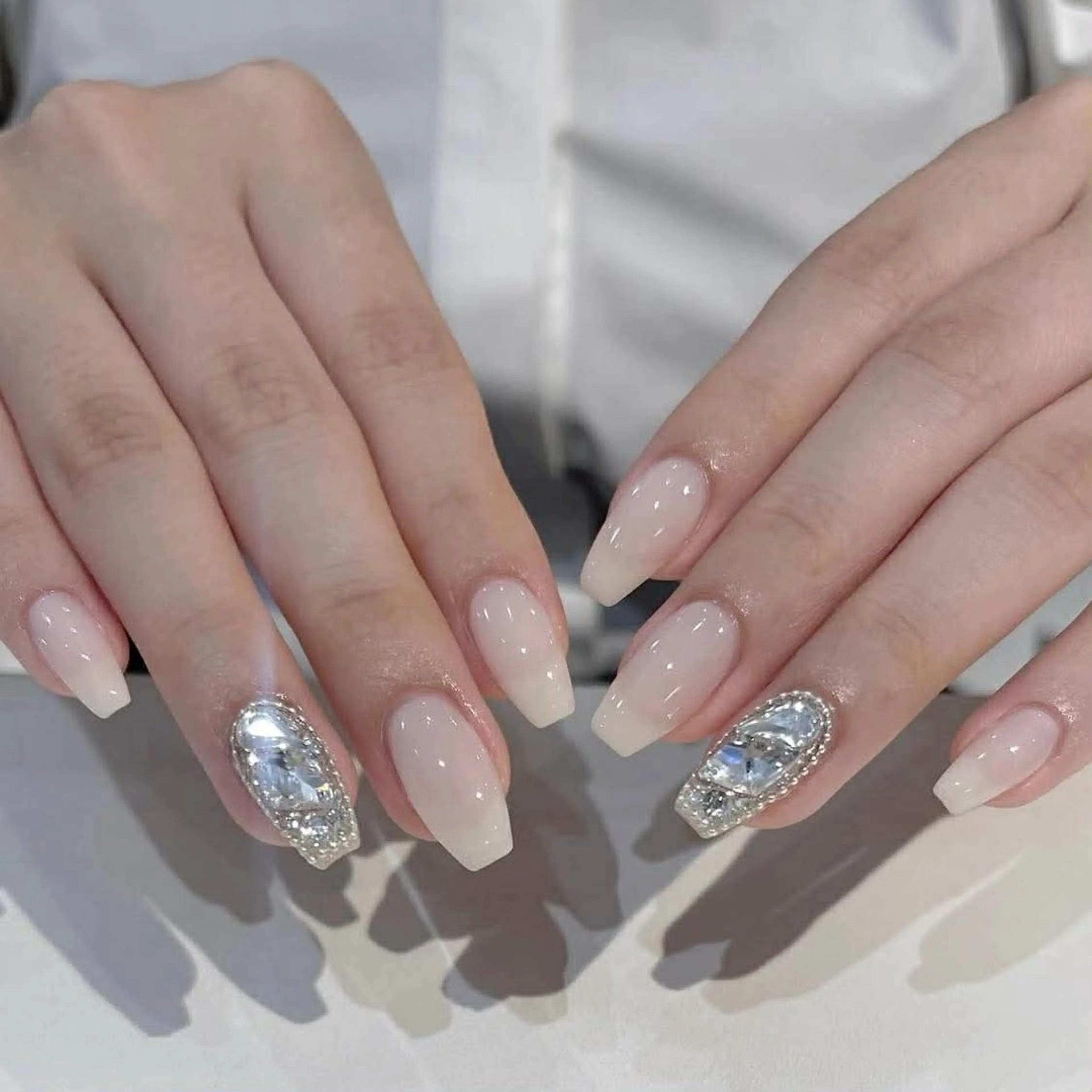 ネイル キラキラネイル シンプルネイル 春ネイル ワンホンネイル 冬ネイル Quynh Sora Nailのネイルデザイン