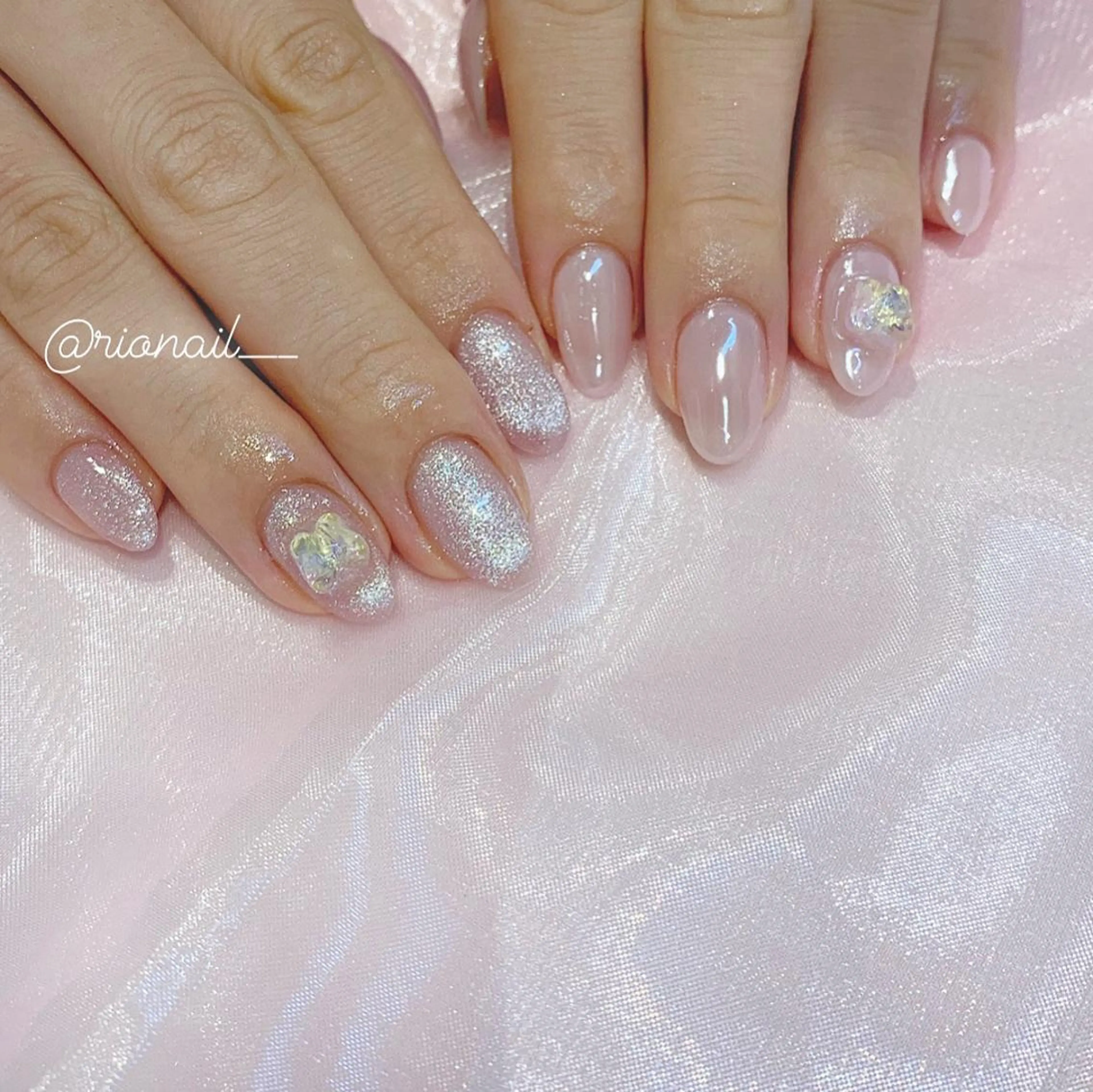 ネイル アートネイル 𝘙𝘪𝘰𝘯𝘢 ...🕯🤍のネイルデザイン