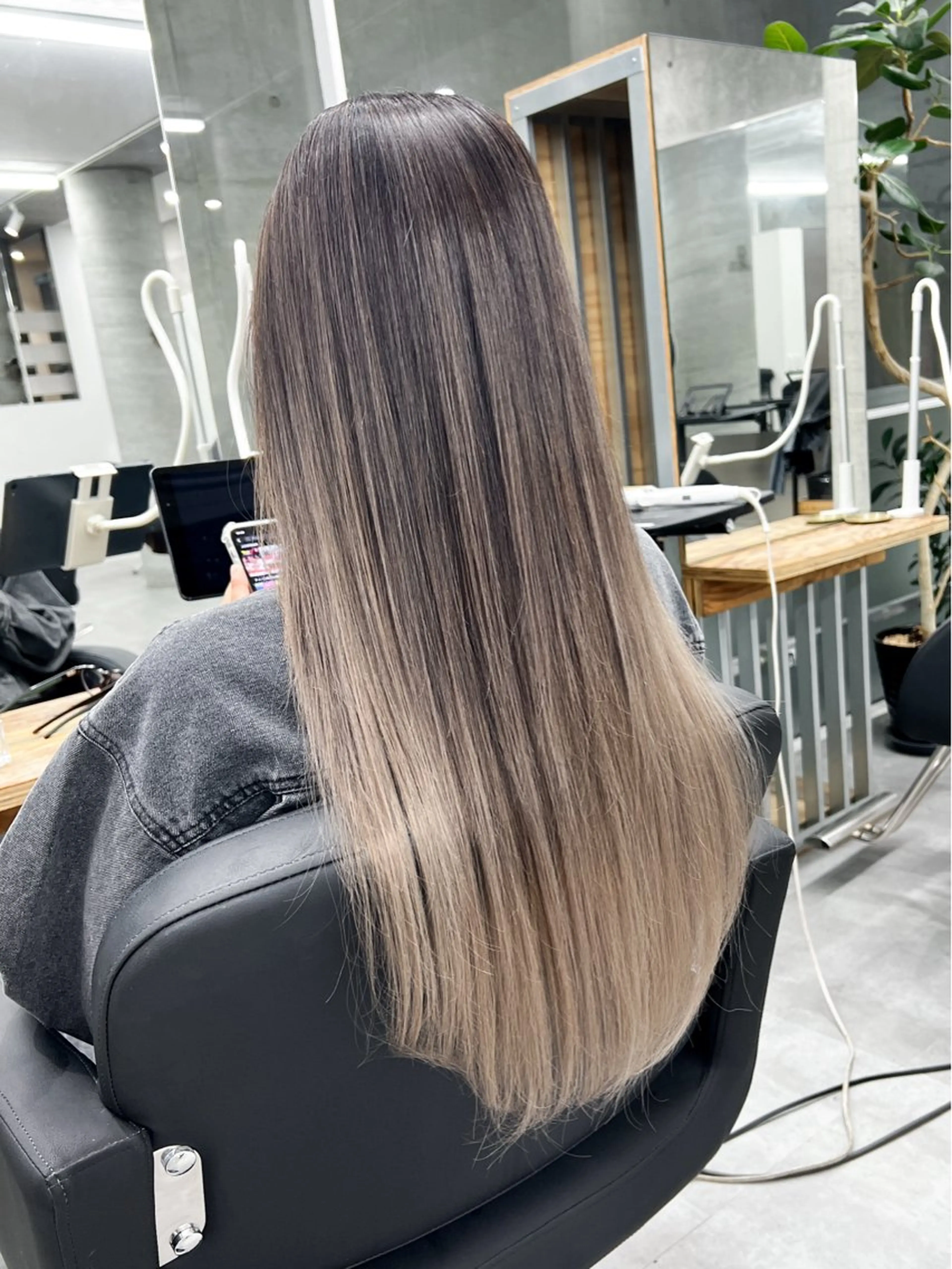 ロング カラー バレイヤージュ ブリーチ ハイトーンカラー レイヤーカット welring hair salon所属・welring hair salonのヘアスタイル