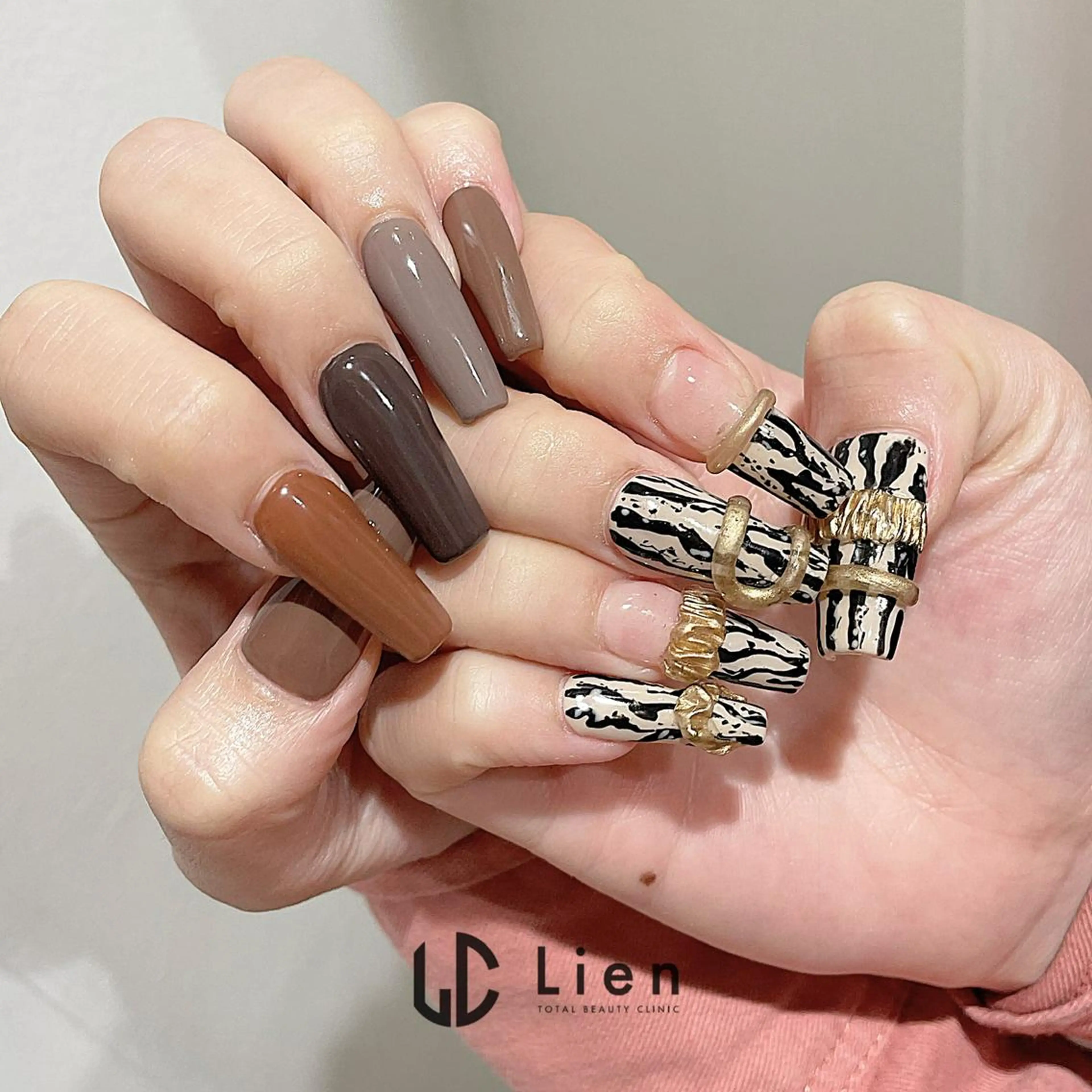 ネイル キラキラネイル 韓国ネイル ロングネイル ニュアンスネイル スカルプネイル 山田 真里のネイルデザイン