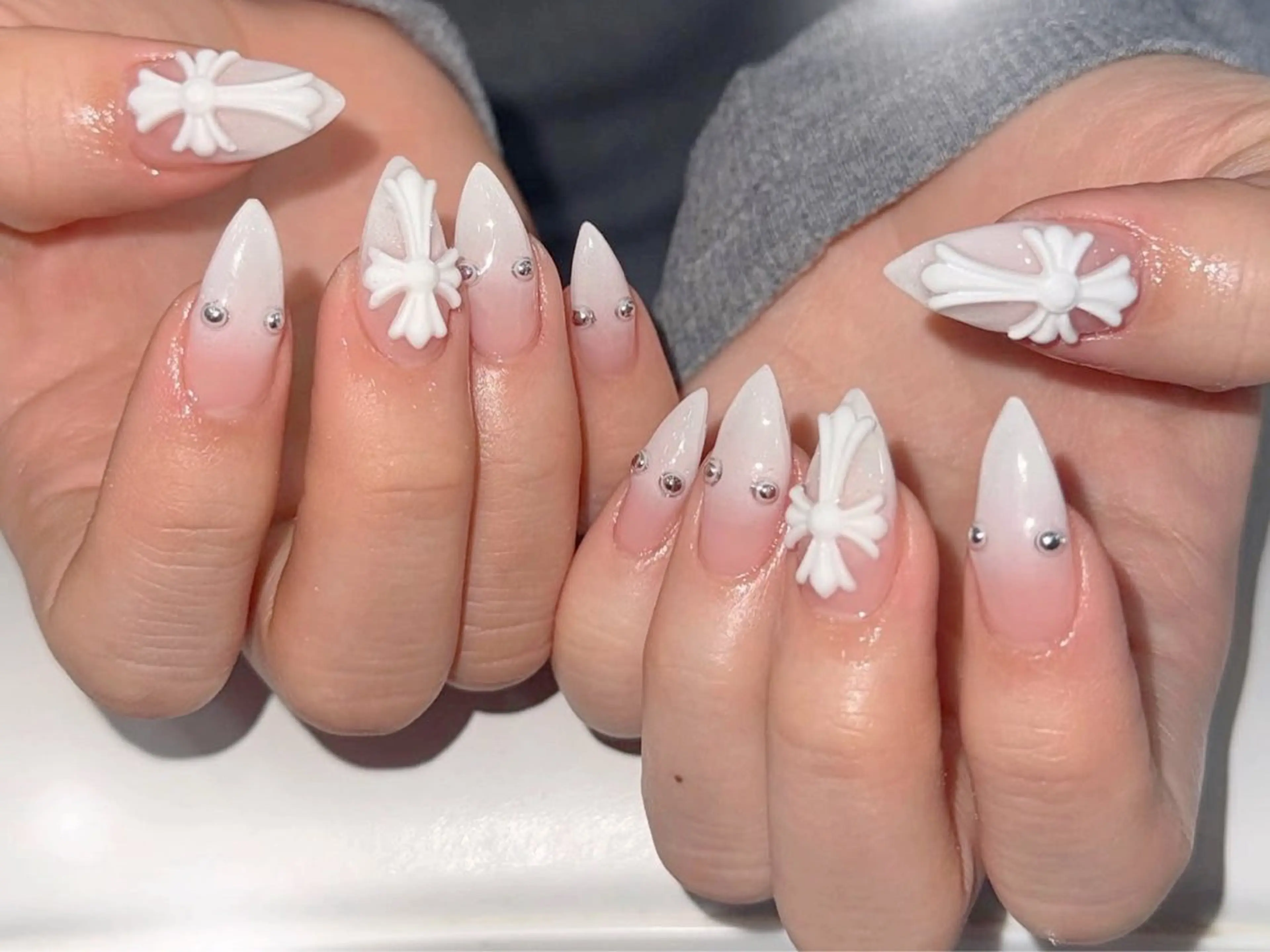 ネイル オーロラネイル チークネイル 桜ネイル クリアネイル ドット ハンドネイル Rin Nail 新大久保店のネイルデザイン