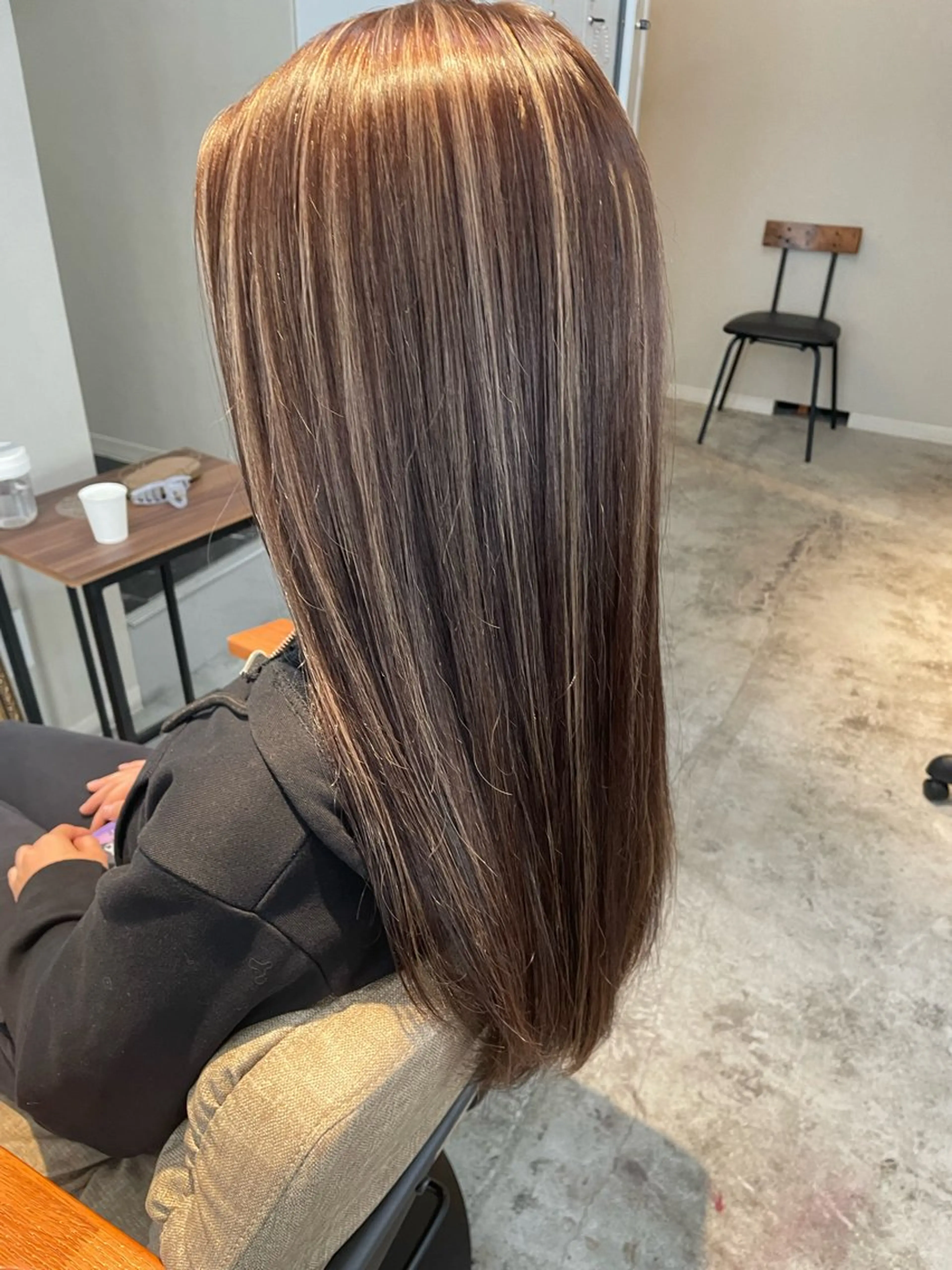 セミロング シンプル 美容室のヘアスタイル