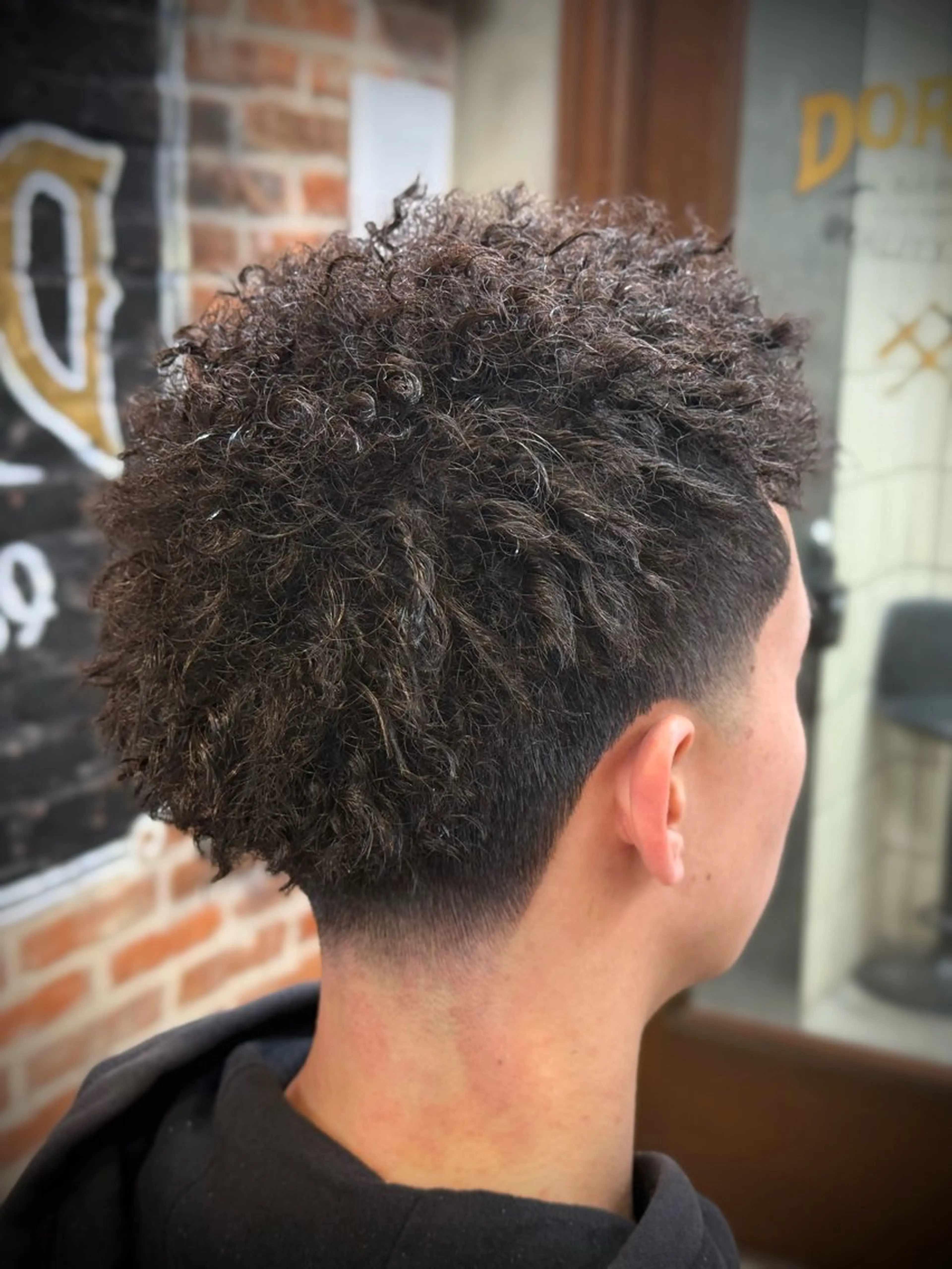 特殊パーマ、スパイキーアフロの写真