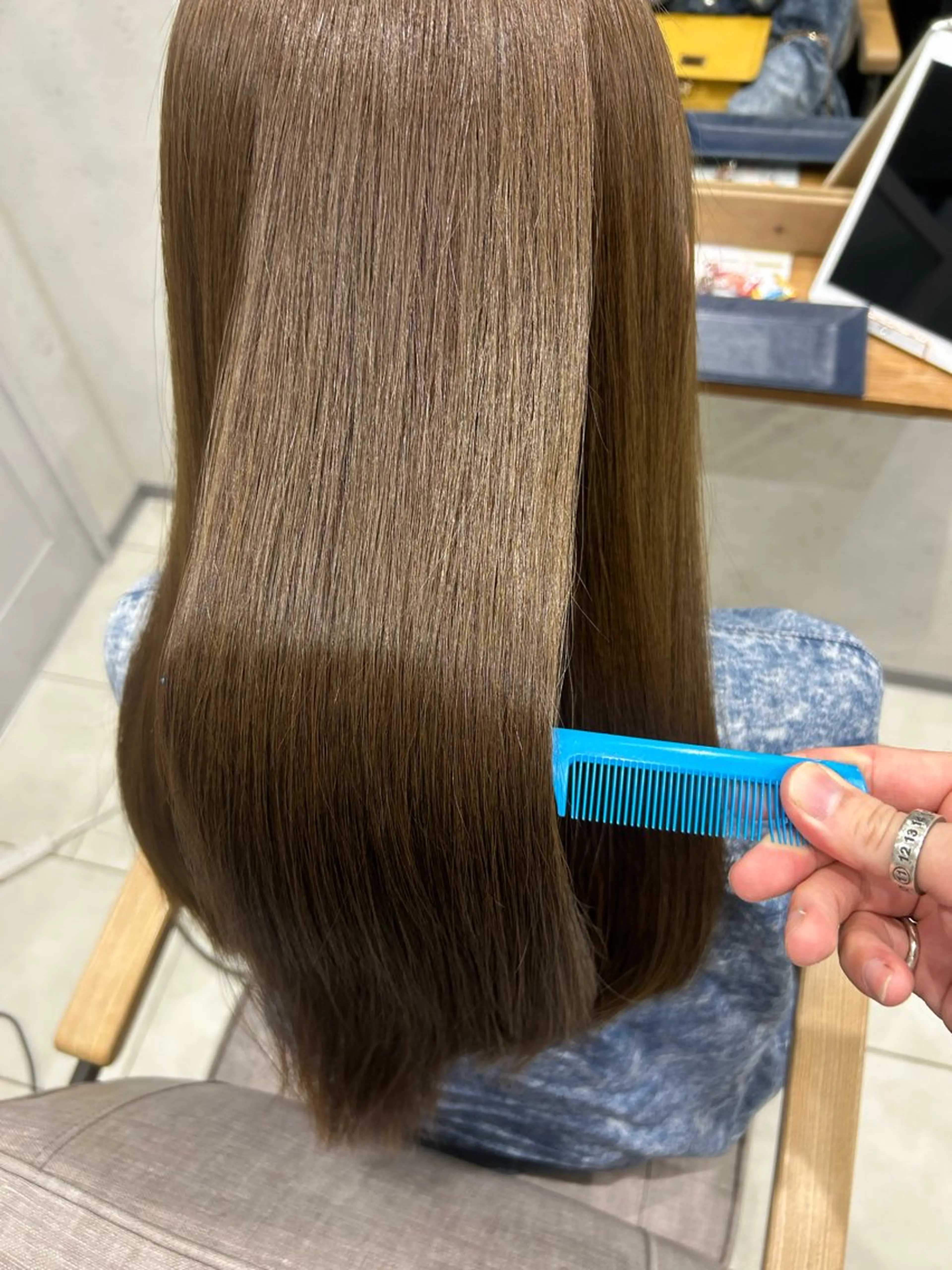 カラー 櫻井 愛留のヘアスタイル