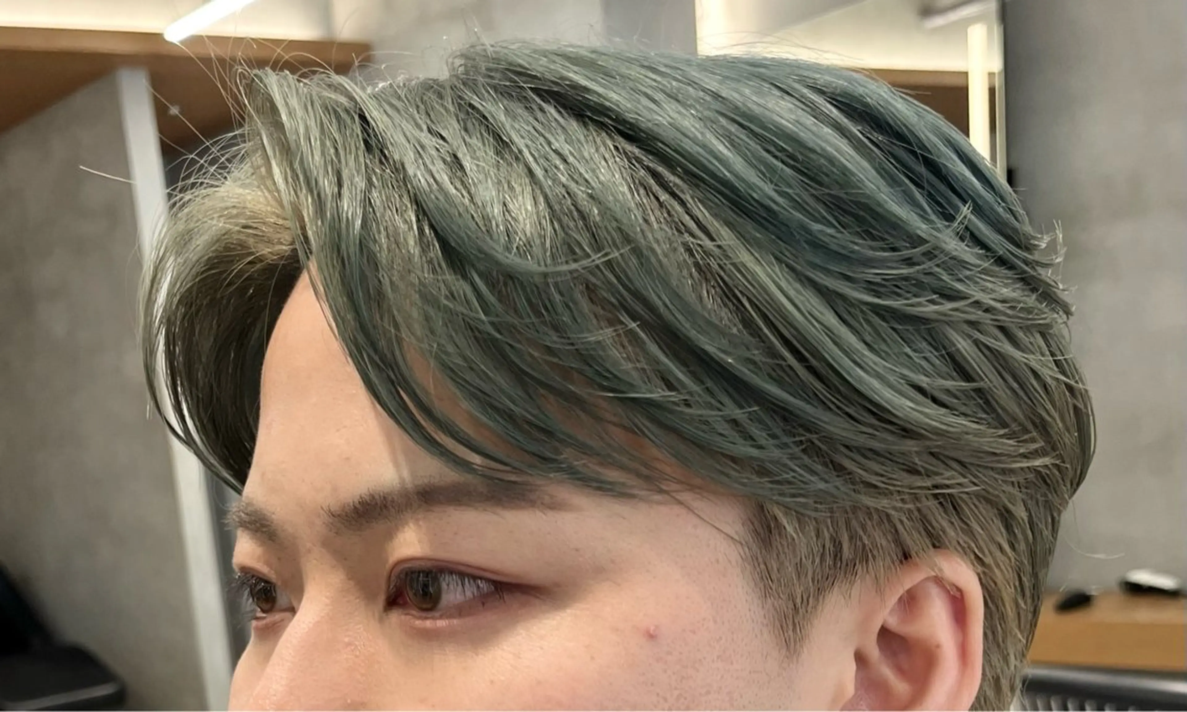 パーマ メンズ カット パーマ ヘアセット 圧倒的 毛流れ センターパートのヘアスタイル