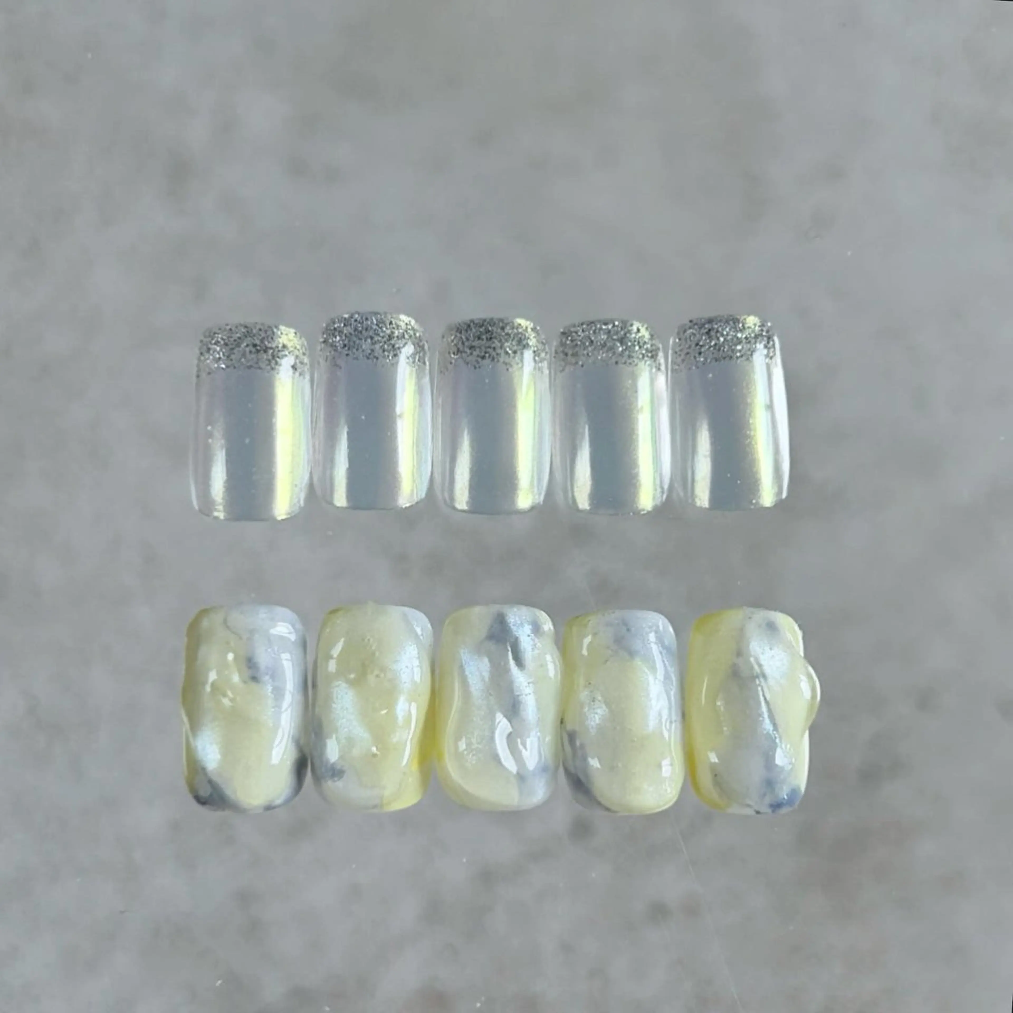 ネイル オーロラネイル カジュアル フレンチネイル キラキラネイル 水色 ハンドネイル ハンドケア lylynail YUUKAのネイルデザイン