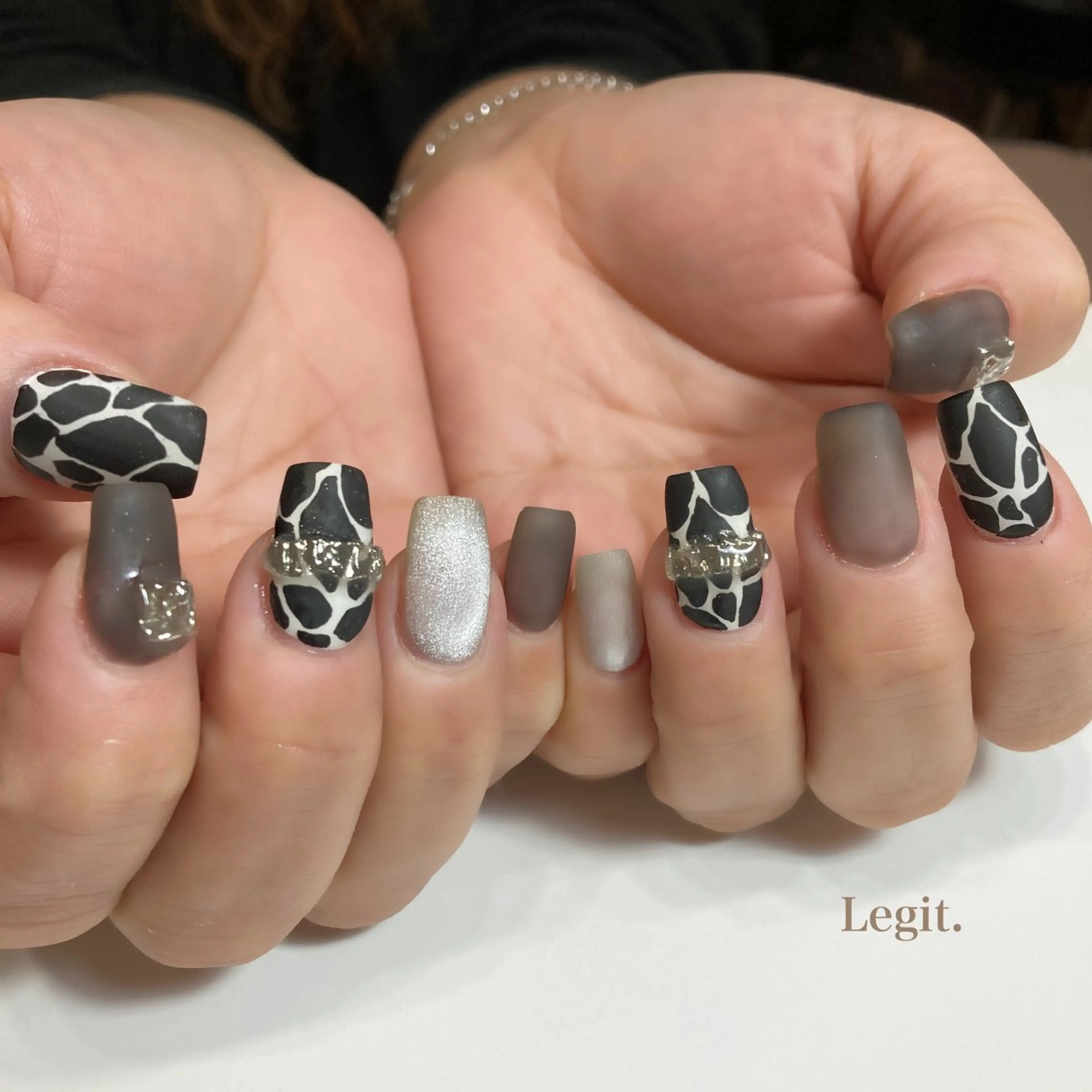 ネイル Legit nail salonのネイルデザイン