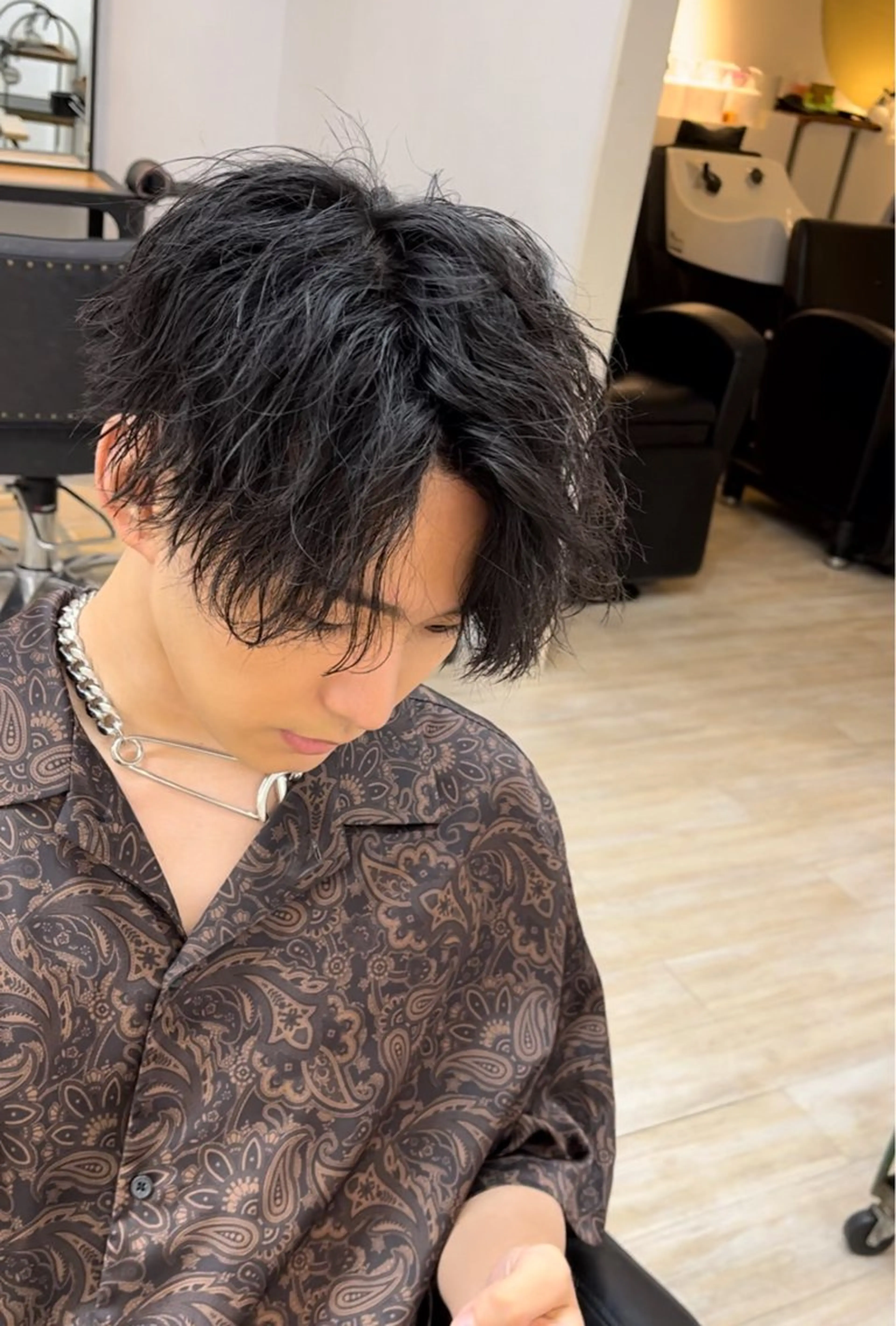 ミディアム パーマ メンズ センターパート 嵯峨 大地／パーマ／ ハード系／特殊系のヘアスタイル