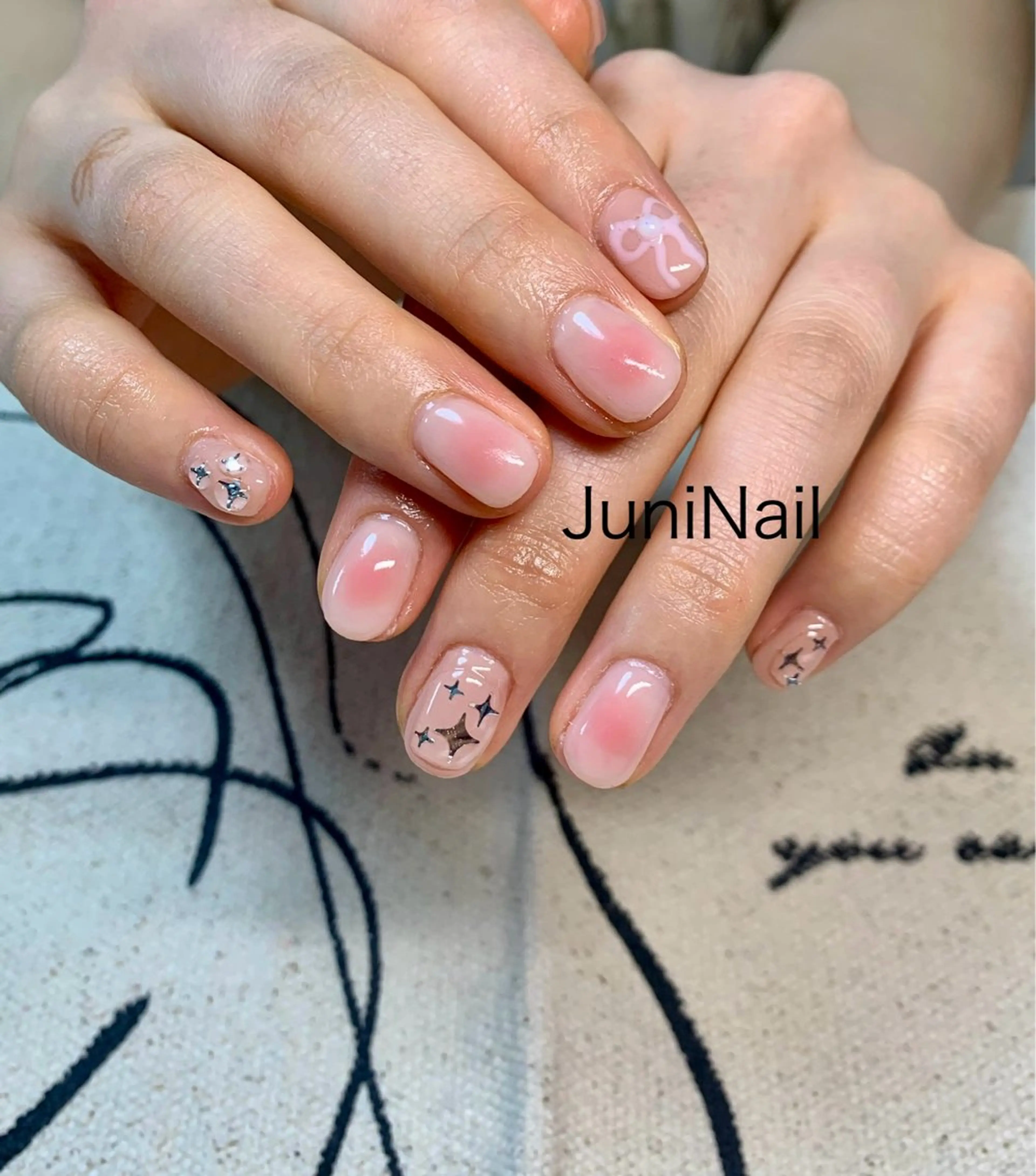 ネイル オーロラネイル クリアネイル 成人式 フラッシュネイル 氷ネイル・うるうるネイル ハンドネイル JuniNail 주니네일🇰🇷suのネイルデザイン