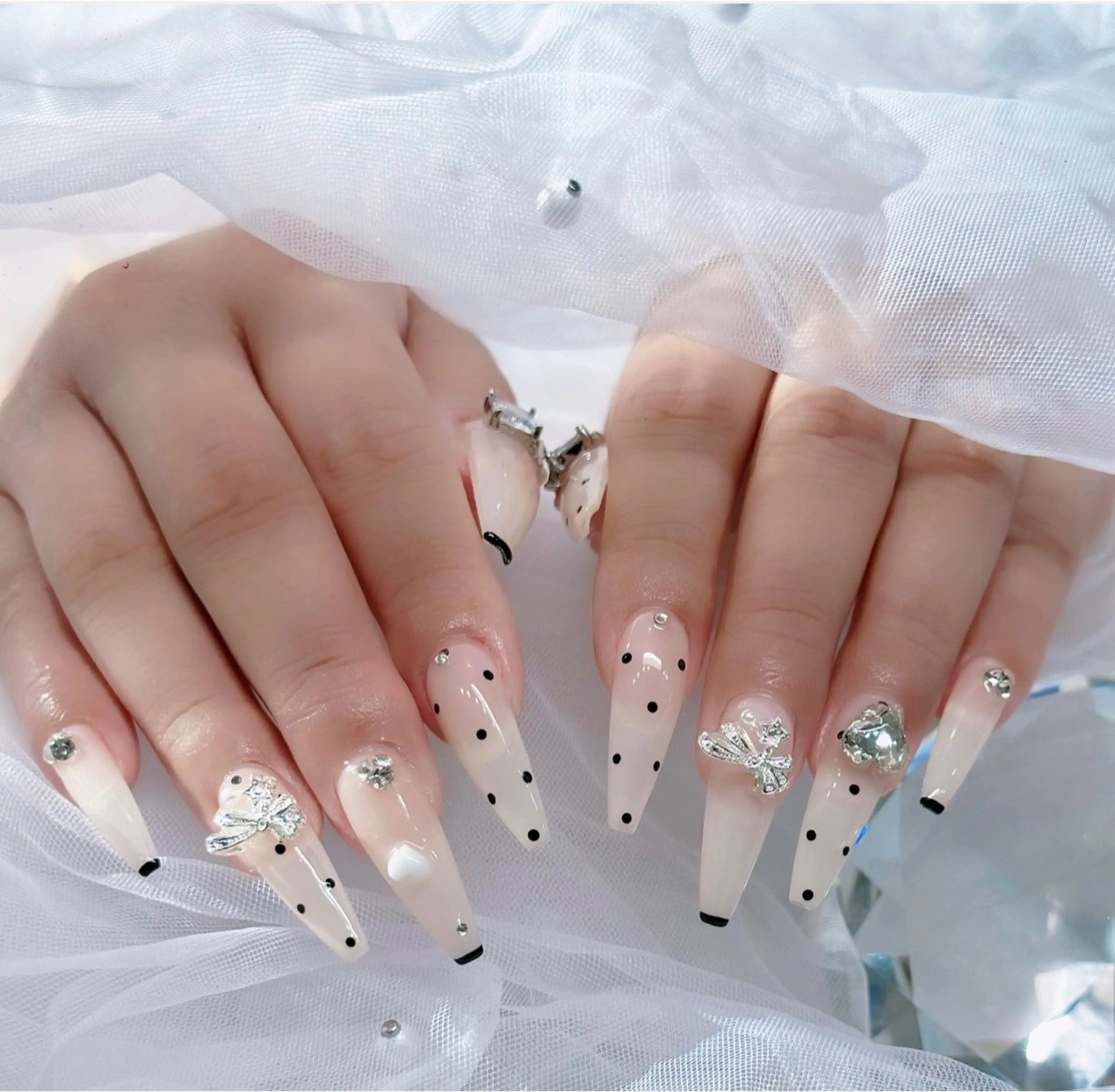 ハンドネイル 波 なみのネイルデザイン