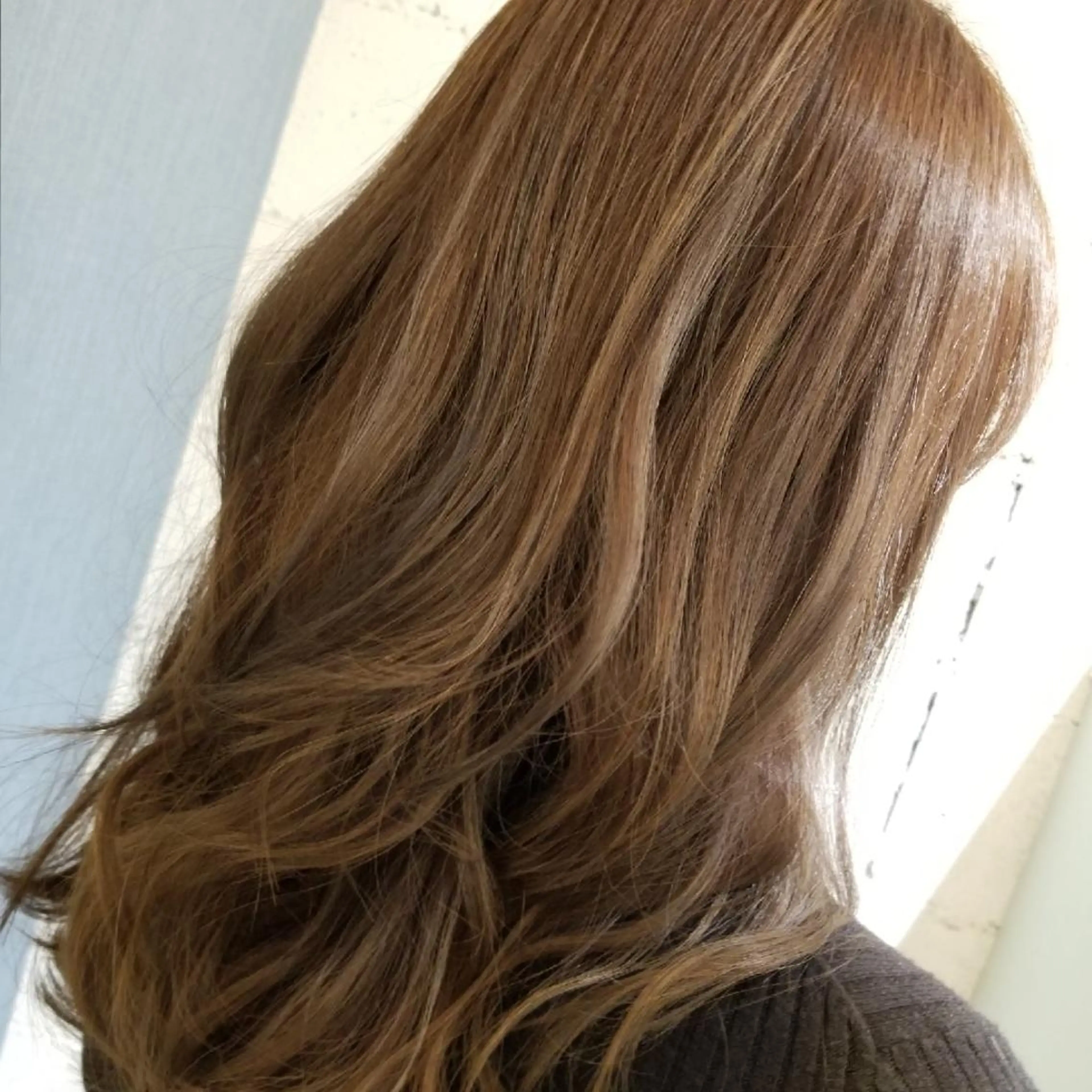 ロング カラー SAKURA (サクラ)のヘアスタイル