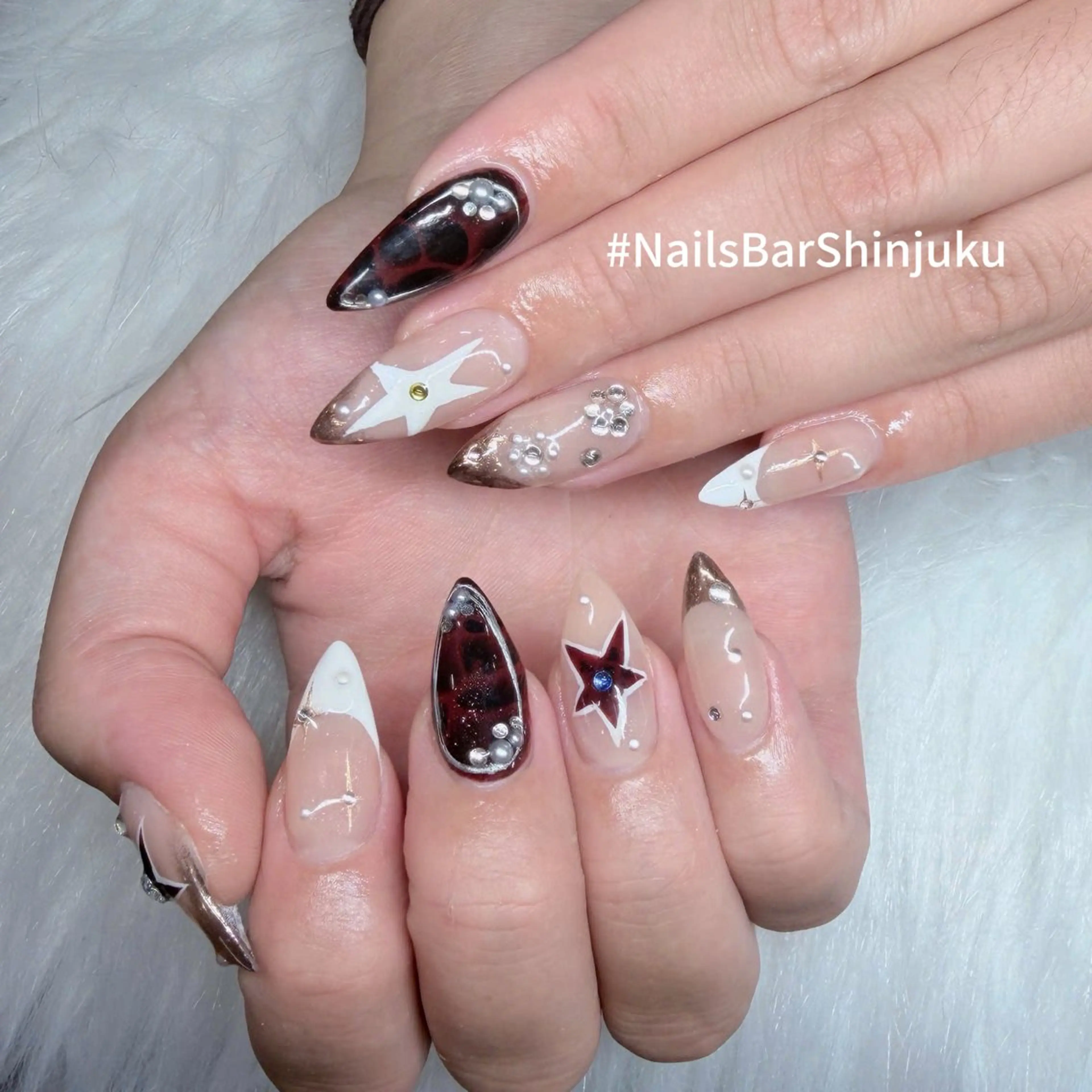 ネイル ボルドー ブラウン チークネイル ドット フットネイル NAILS BAR SHINJUKUのネイルデザイン