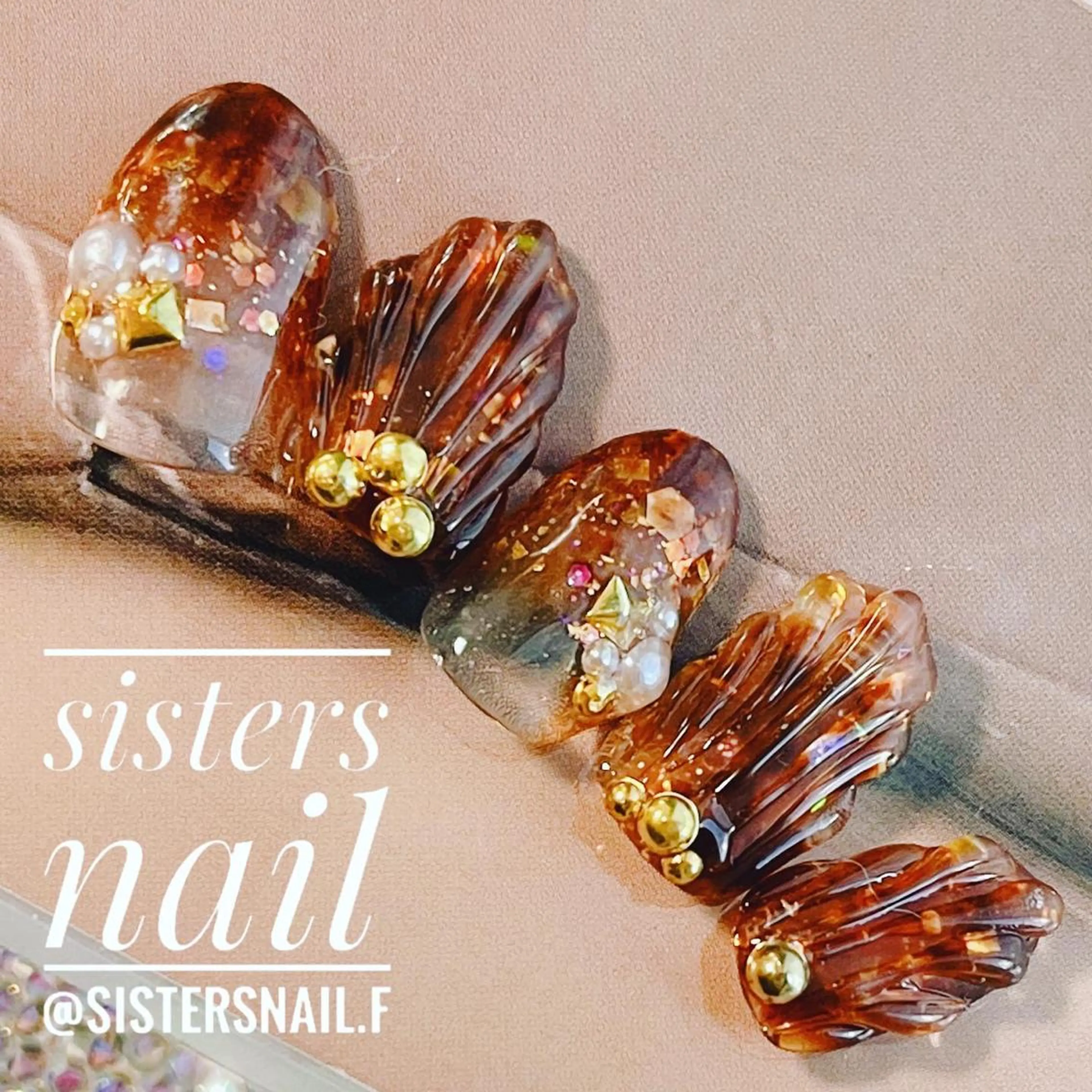 ネイル アートネイル オーロラネイル べっ甲ネイル ブラウン グラデーション ハンドネイル ハンドケア sisters nail.fのネイルデザイン