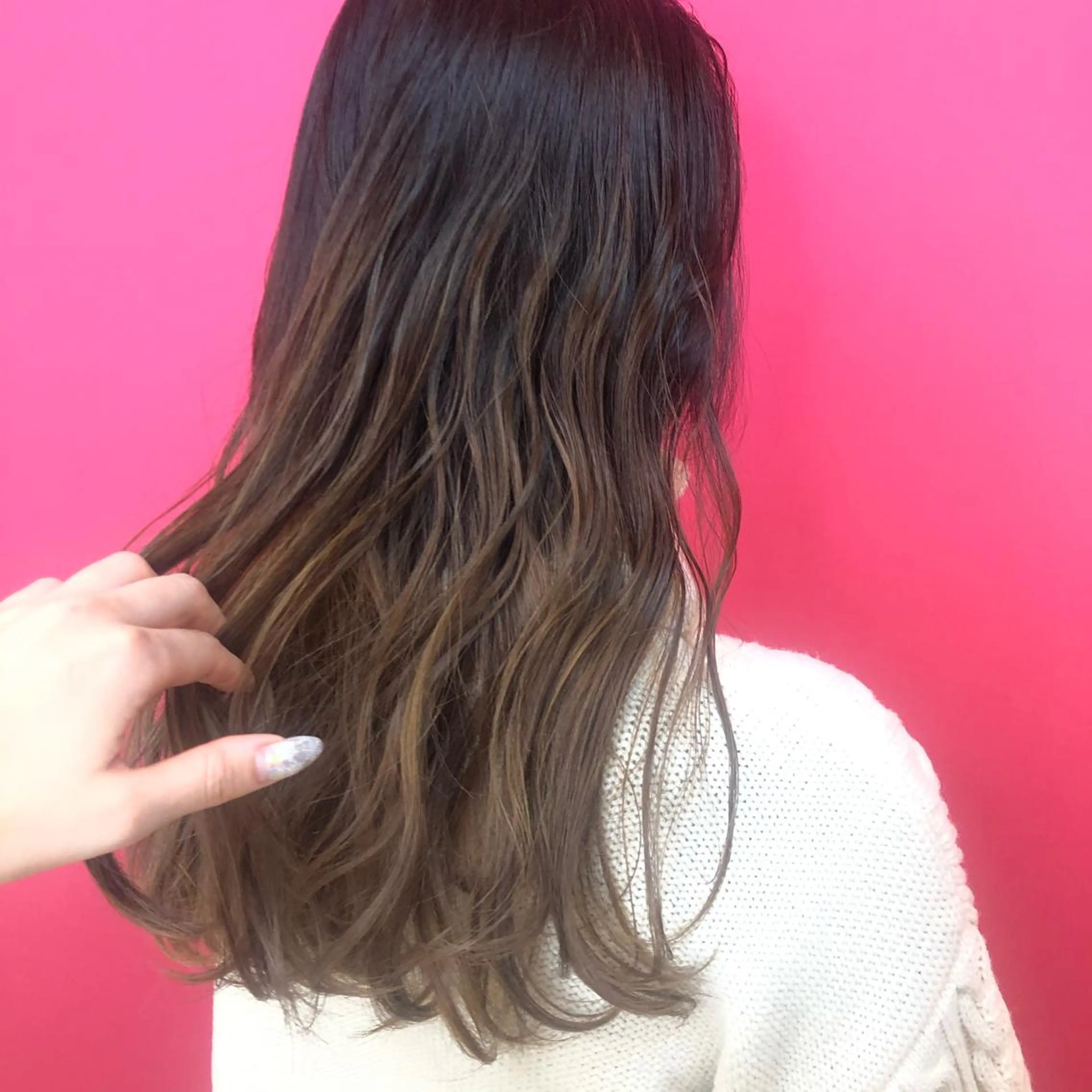 ロング カラー グラデーションカラー グレージュ 小顔レイヤー/ ベージュ🤍Rieのヘアスタイル