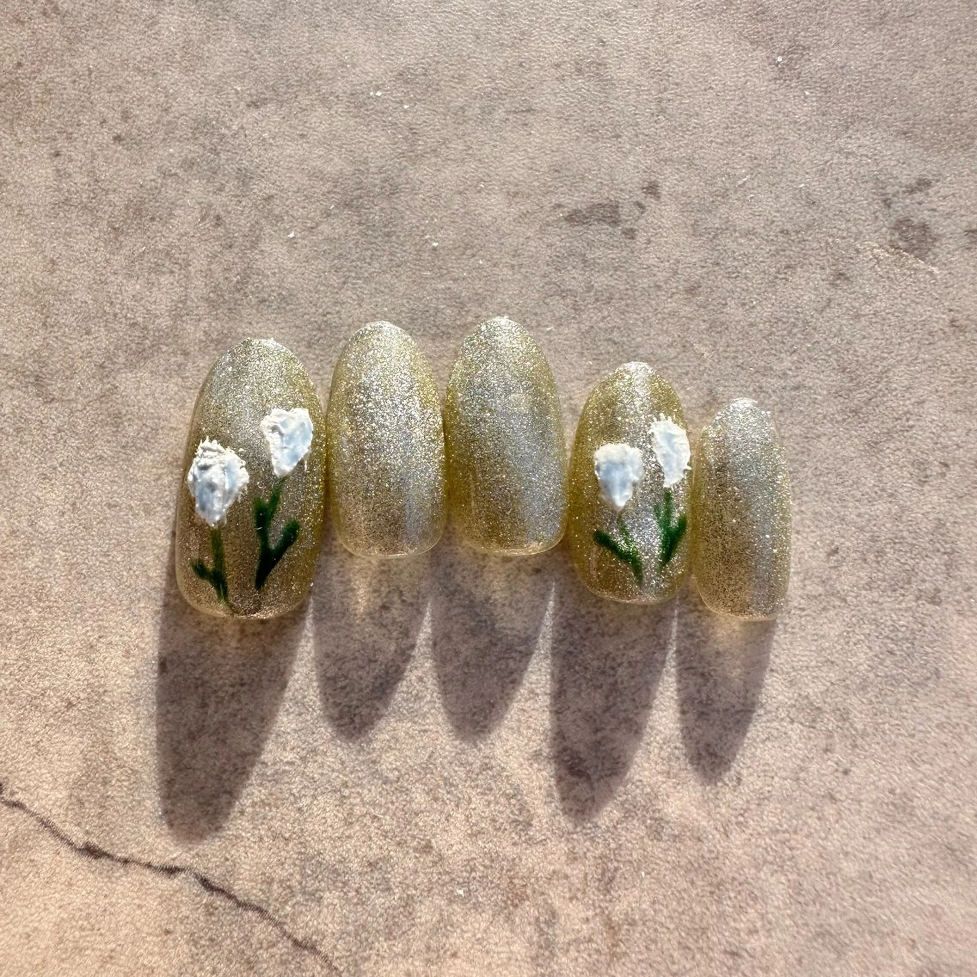 ネイル アートネイル グリーン キラキラネイル マグネットネイル ハンドネイル ハンドケア 🫧RaLa ⭐︎AYAKA🫧のネイルデザイン