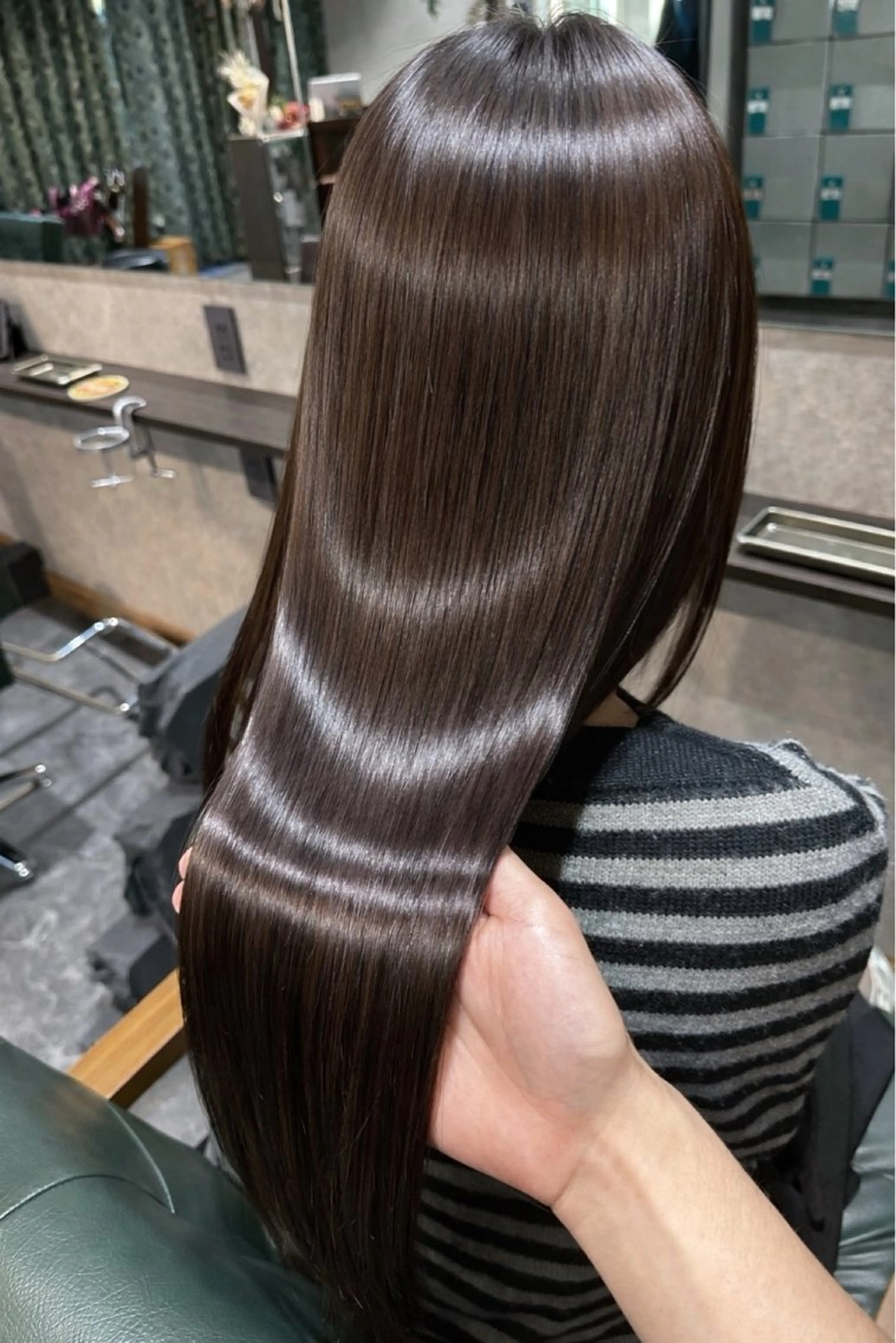 ロング 顔周りカット ハイライト 髪質改善 韓国風ヘア レイヤーカット カット 縮毛矯正 トリートメント ravens デザインカラーのヘアスタイル