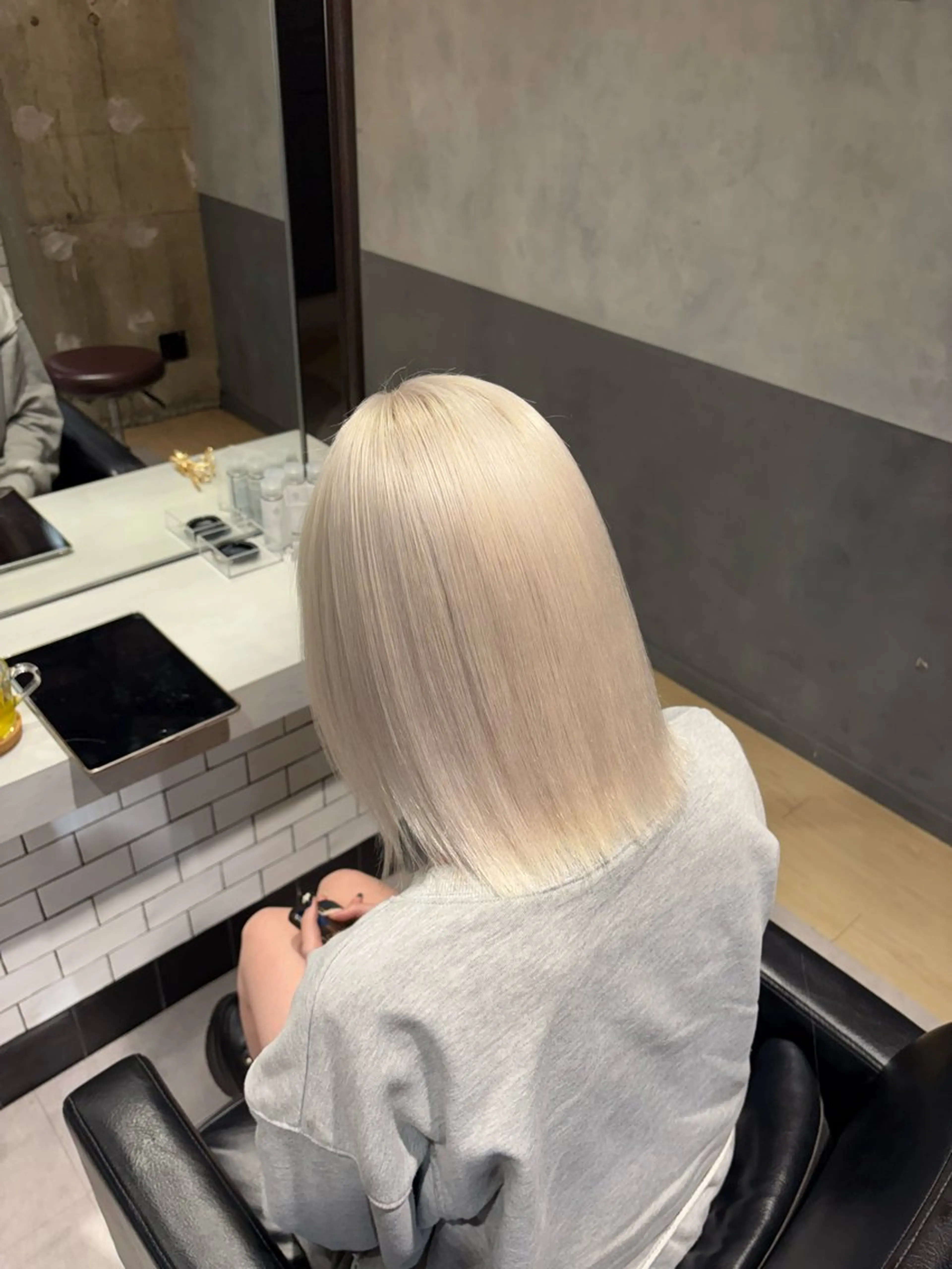 ミディアム ヘアカラー ハイトーンエフェクト ブリーチいち丸のヘアスタイル