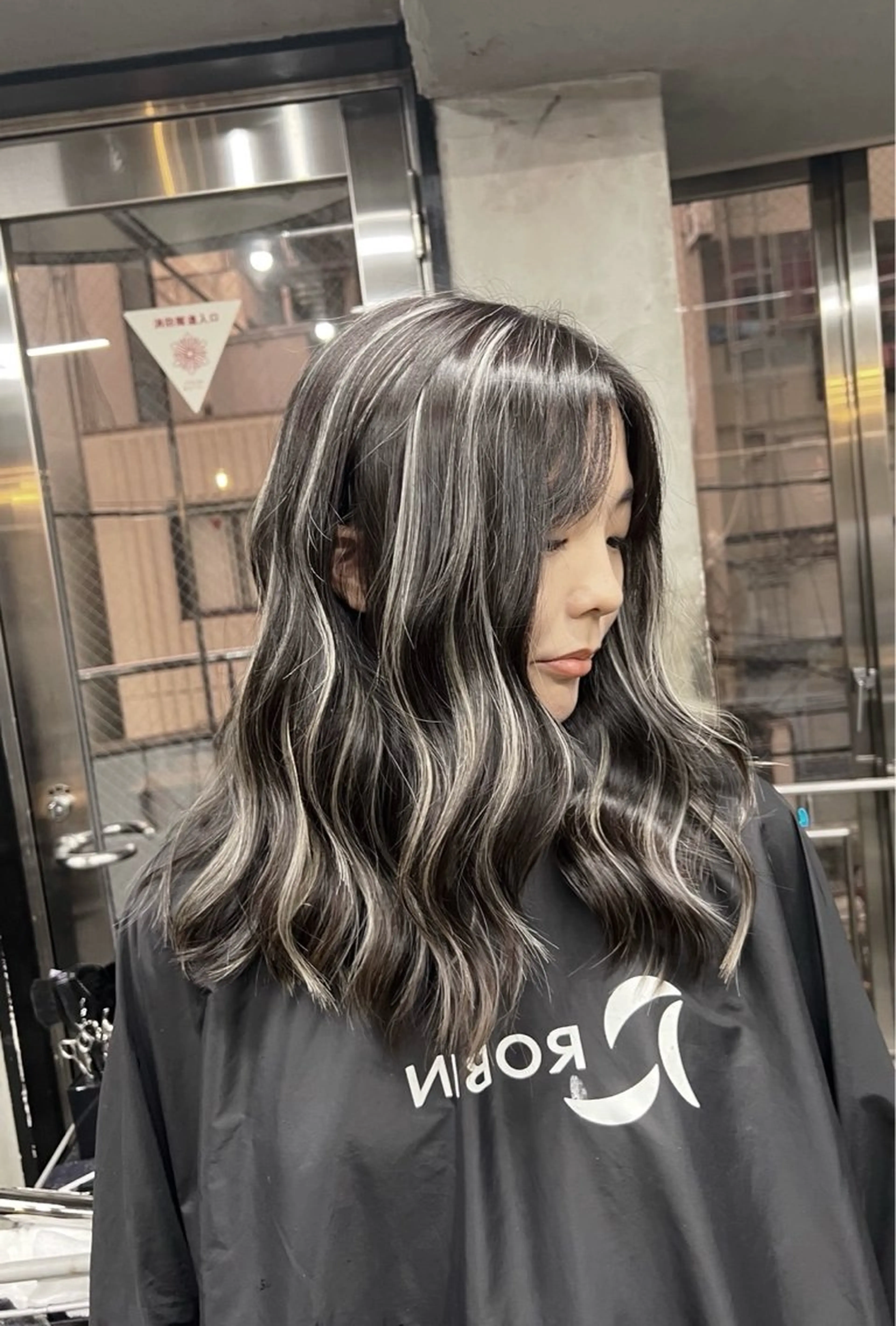 セミロング カラー ダークグレー ダークグレージュ グレージュ ハイライトカラー ハイライト ヘアカラー トリートメント ROBIN所属・指名数No.1 /NAOYAのヘアスタイル