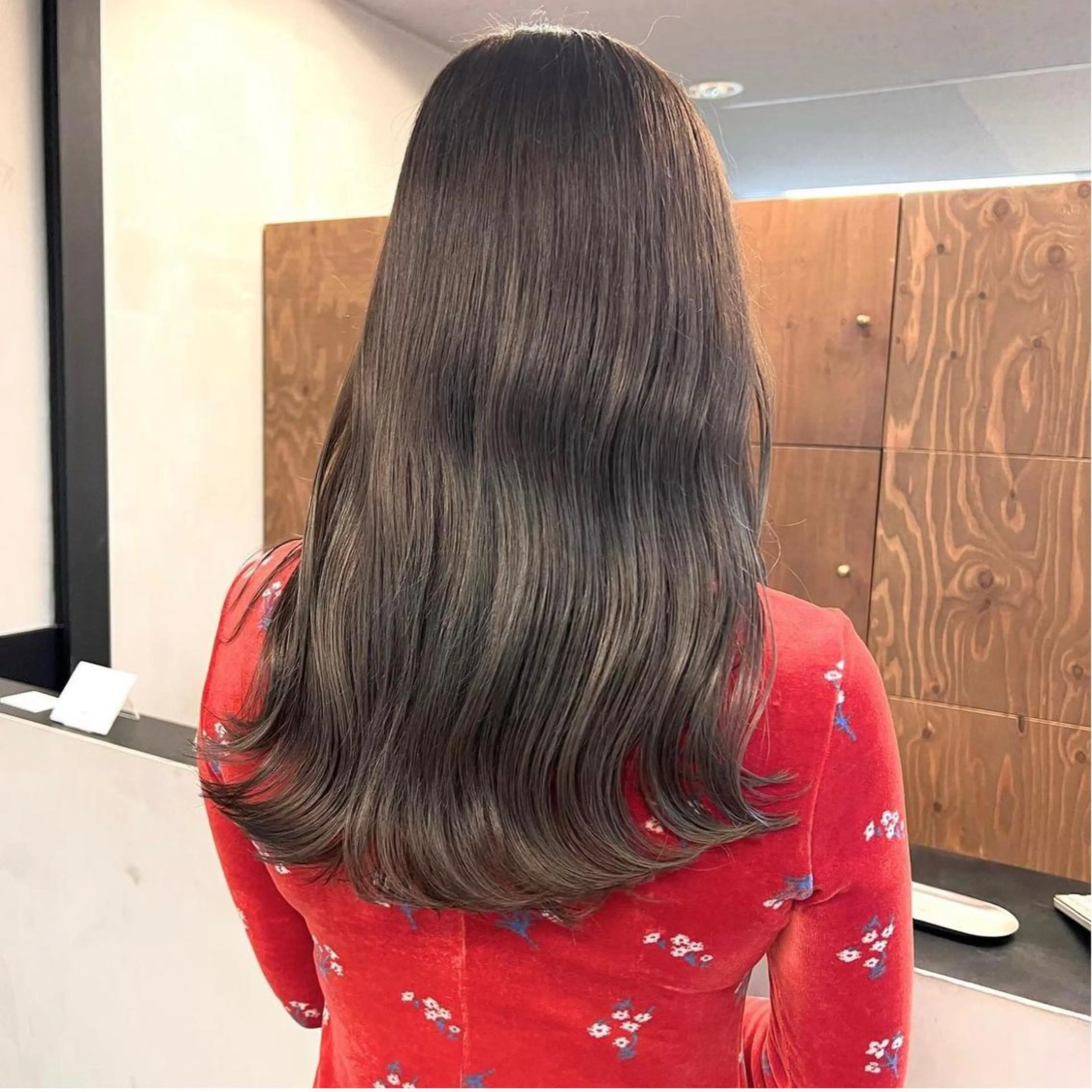 セミロング カラー パーマ ヘアアレンジ メンズ キッズ ネイル マツエク・マツパ アイブロウ カット ヘアカラー トリートメント 前川 朋香のヘアスタイル