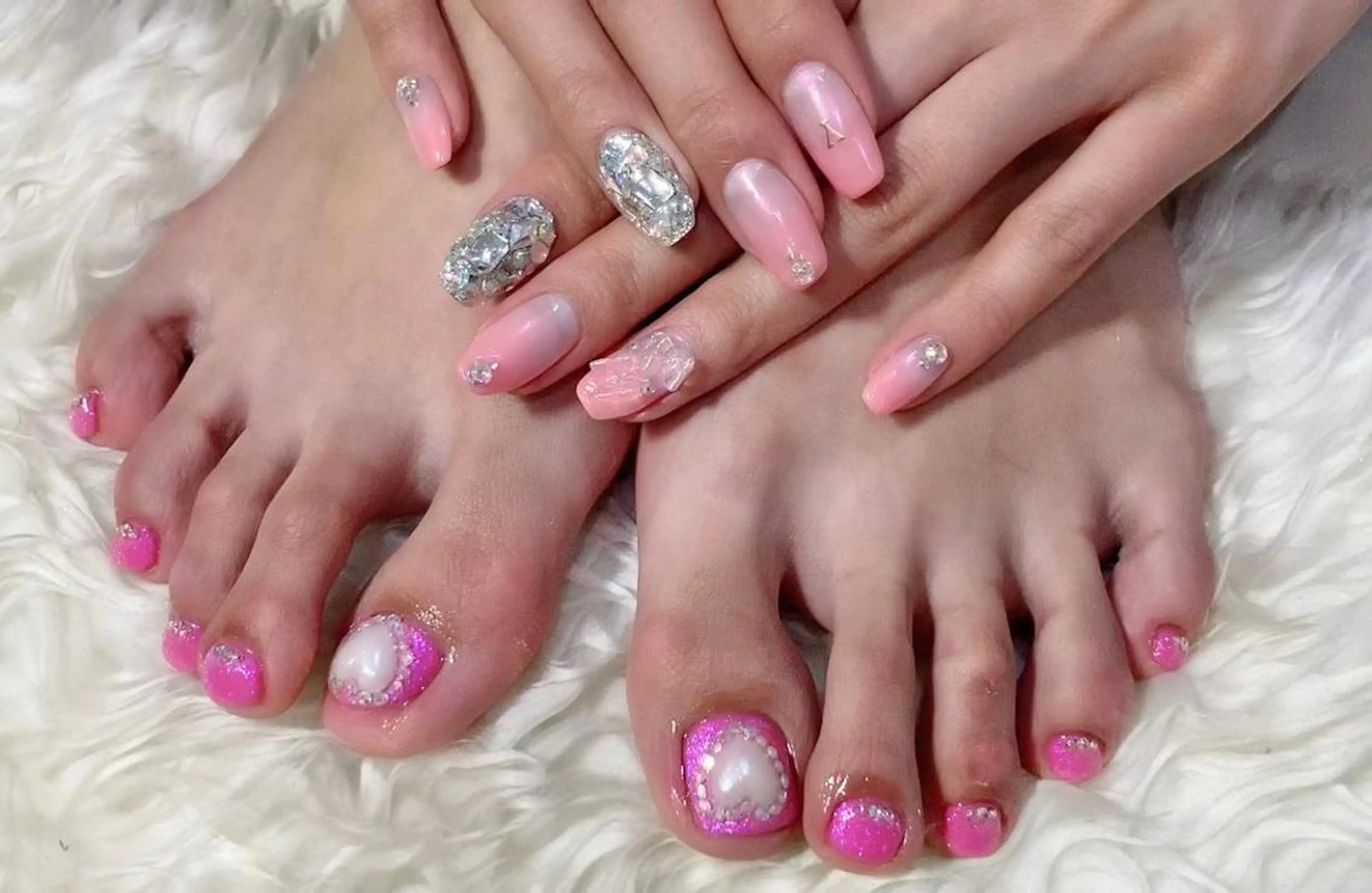 ネイル マツエク・マツパ アイブロウ 韓国風マツエク パリジェンヌラッシュリフト まつげパーマ ワンホンマツエク 長さ出し ハンドネイル フットネイル ハンドケア Nail&eye Belire 新宿のネイルデザイン