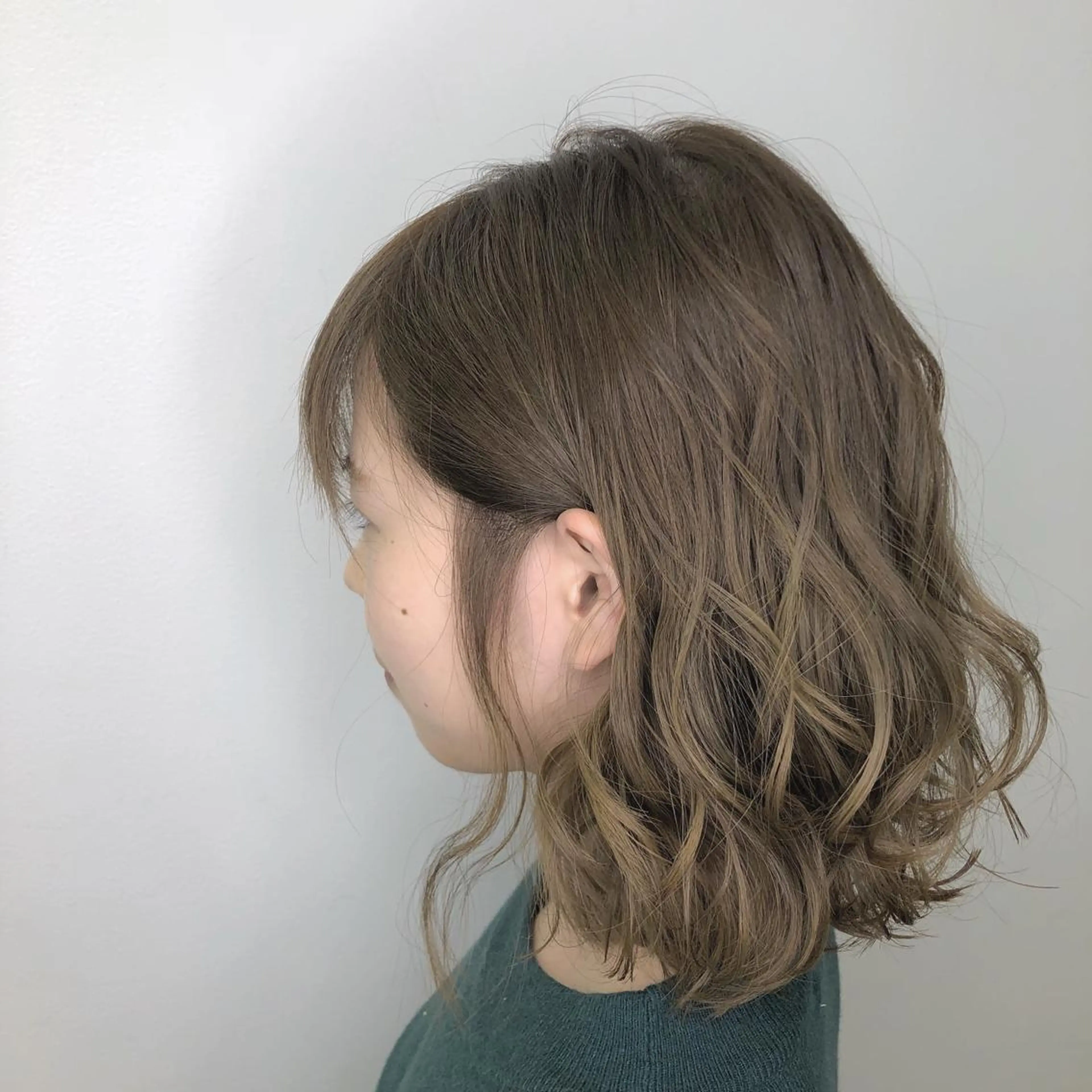ミディアム カラー 渡邊 唯のヘアスタイル
